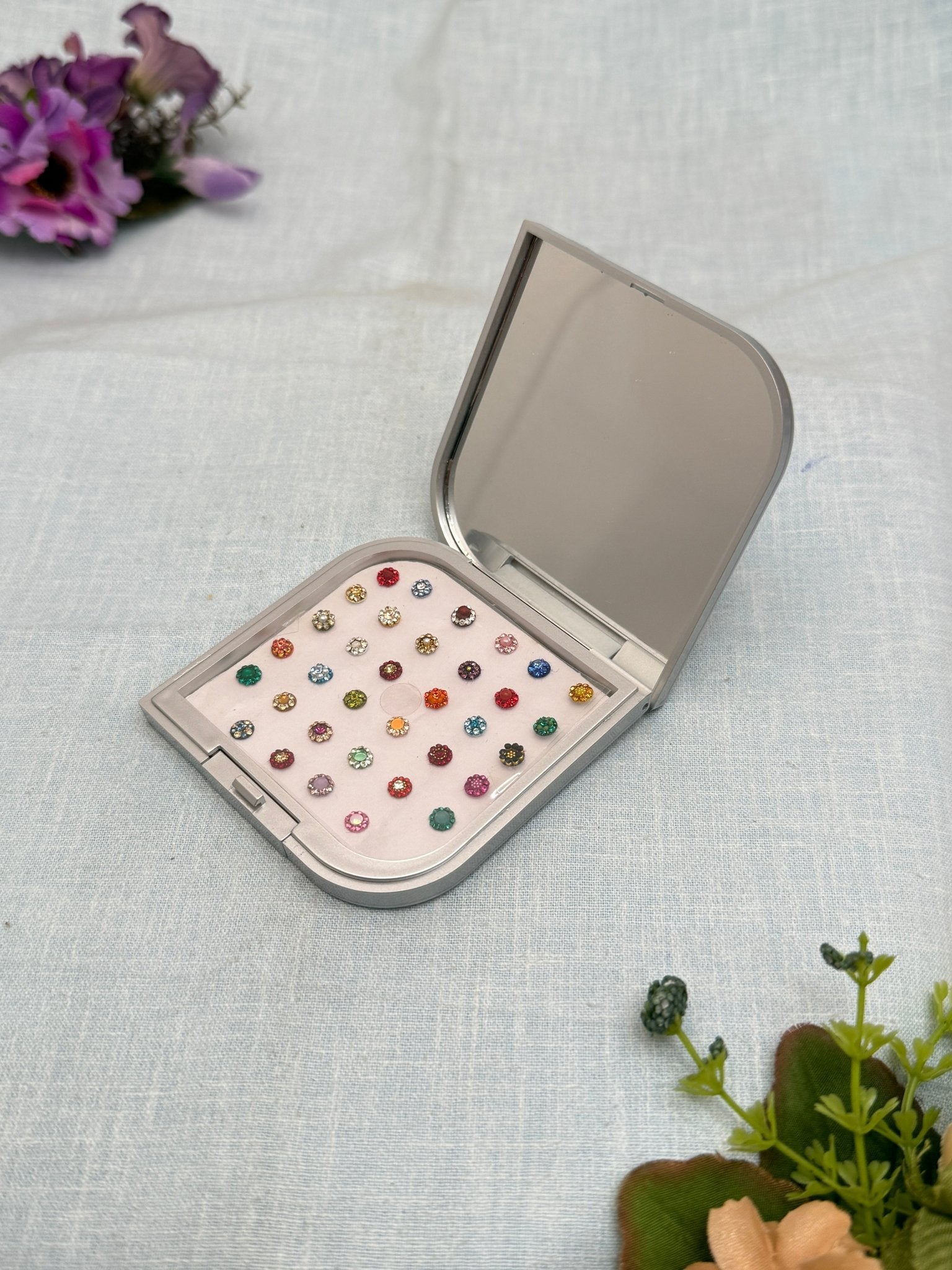 Luxurious Grand Bindi Box 304 - Mahilas