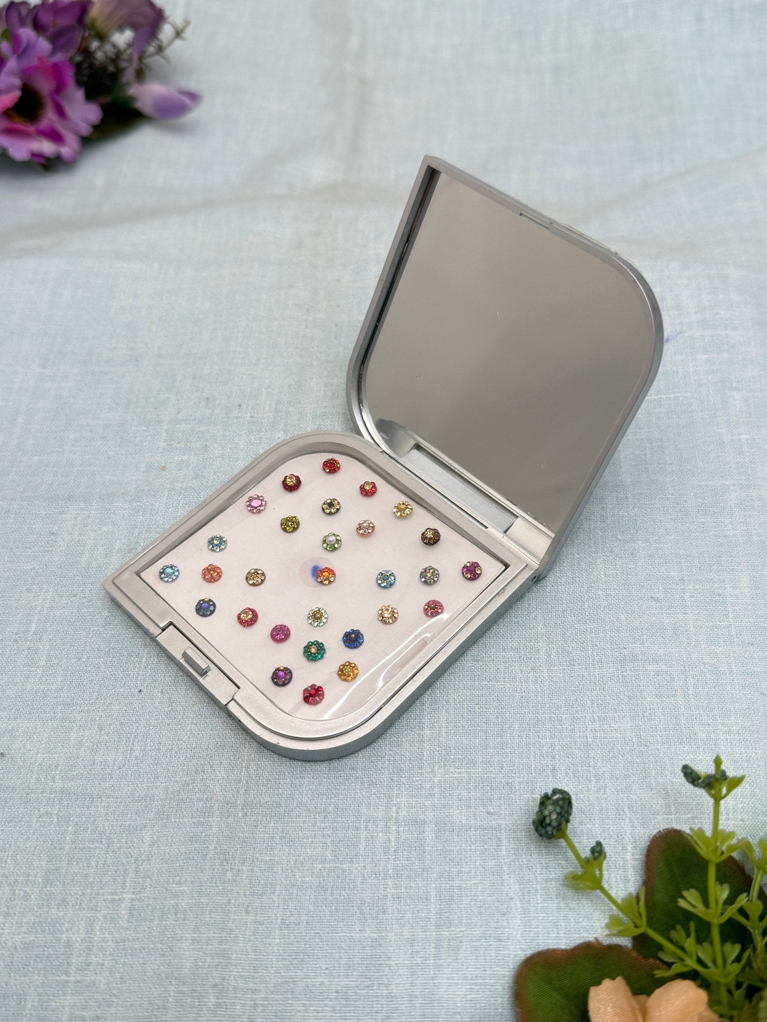 Luxurious Grand Bindi Box 311 - Mahilas