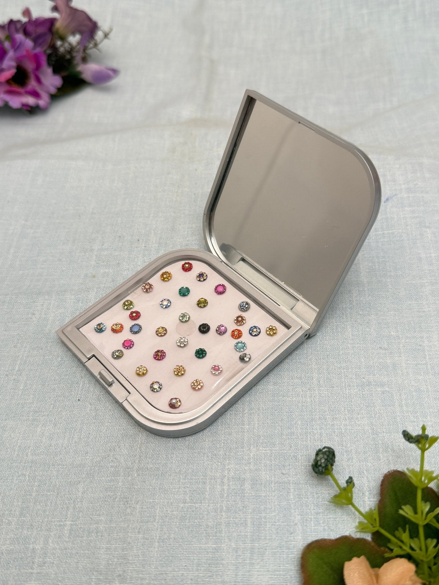 Luxurious Grand Bindi Box 321 - Mahilas
