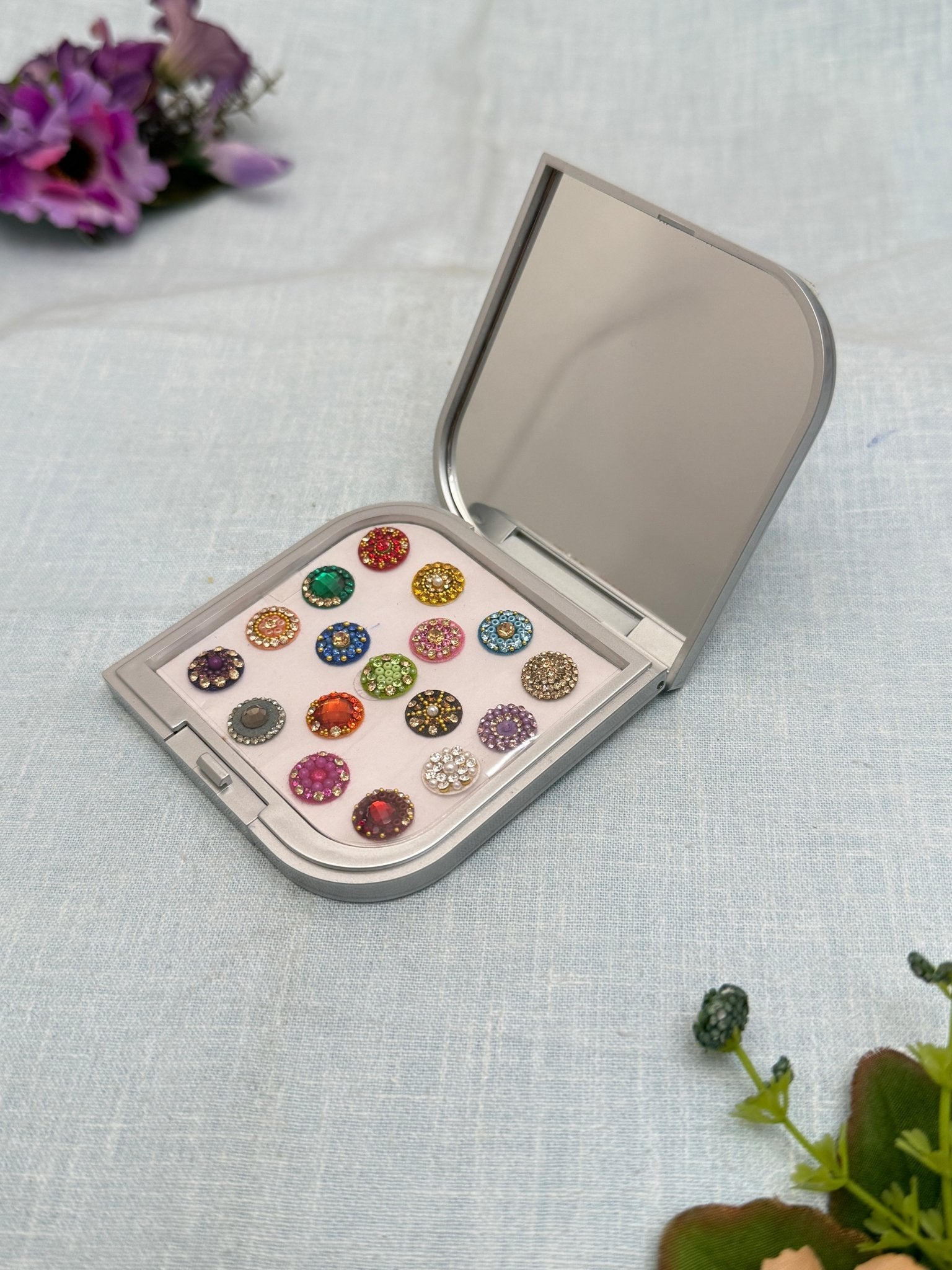 Luxurious Grand Bindi Box 335 - Mahilas