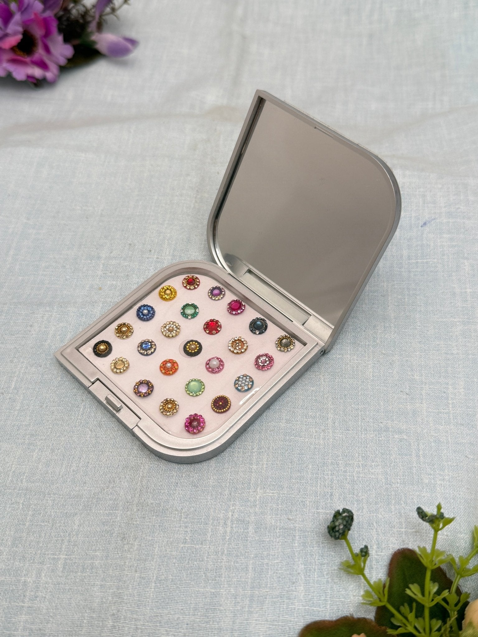 Luxurious Grand Bindi Box 337 - Mahilas