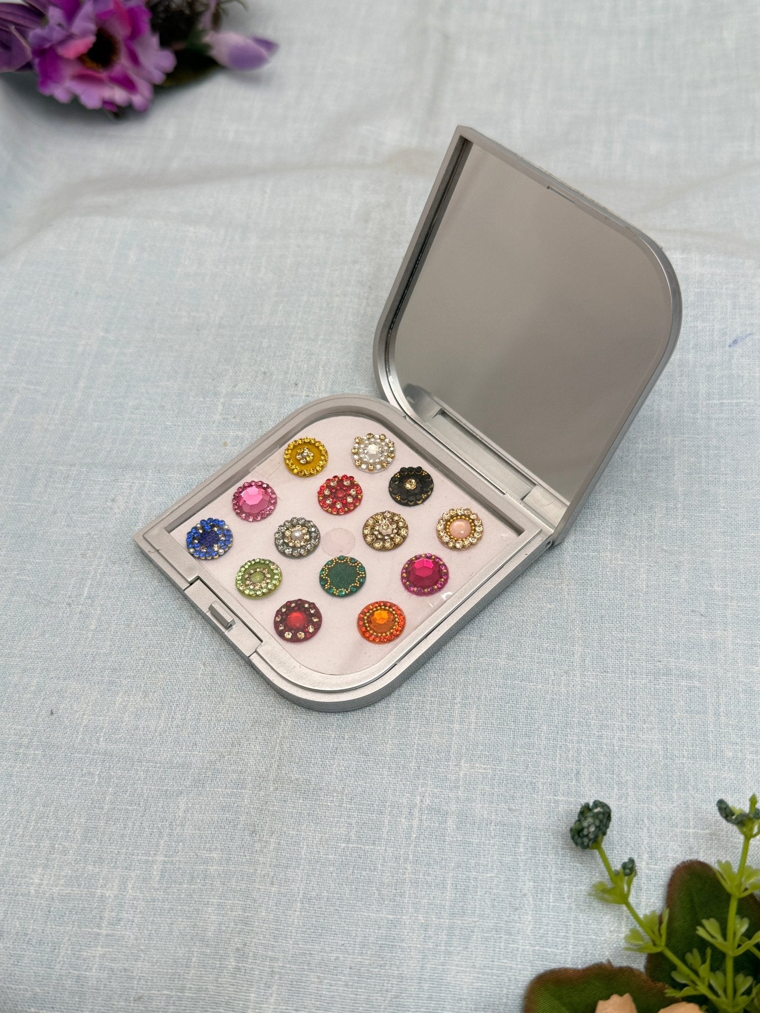 Luxurious Grand Bindi Box 339 - Mahilas