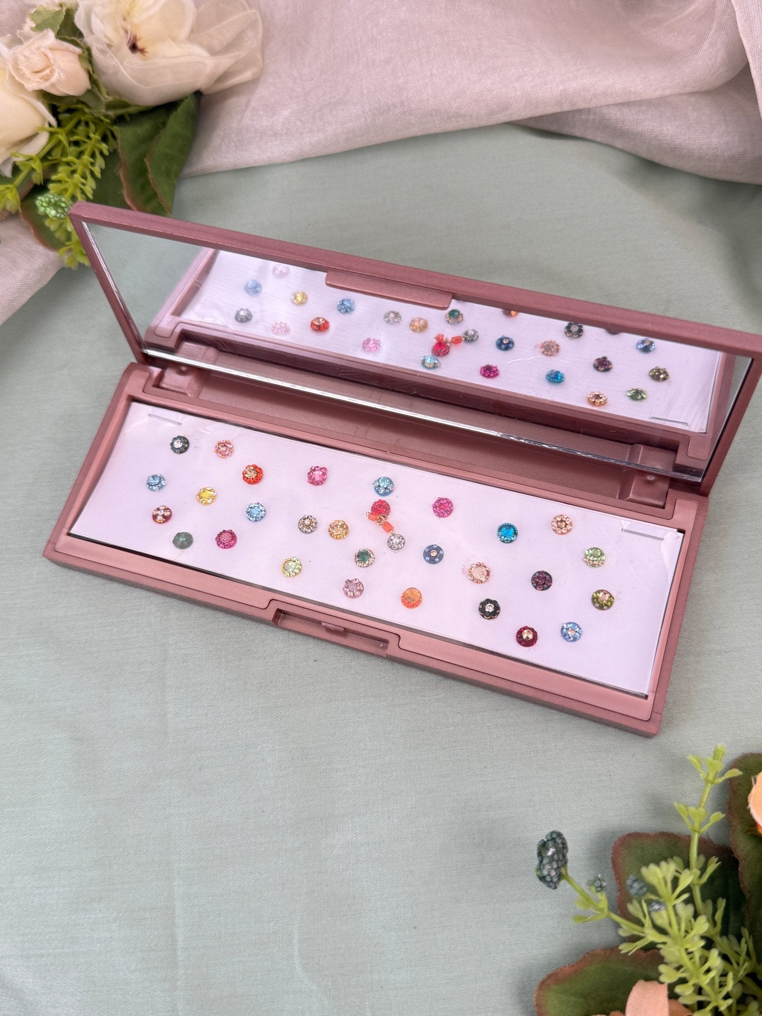 Luxurious Grand Bindi Box 626 - Mahilas