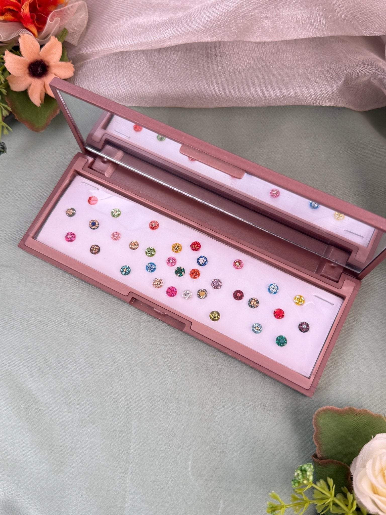 Luxurious Grand Bindi Box 663 - Mahilas