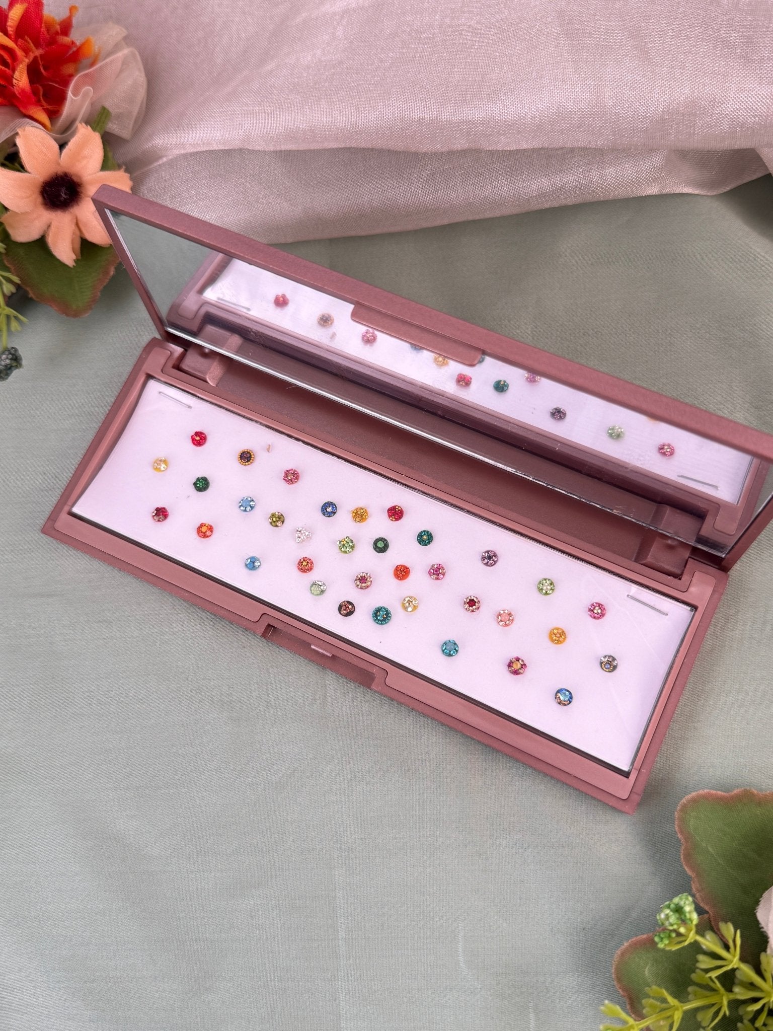 Luxurious Grand Bindi Box 672 - Mahilas