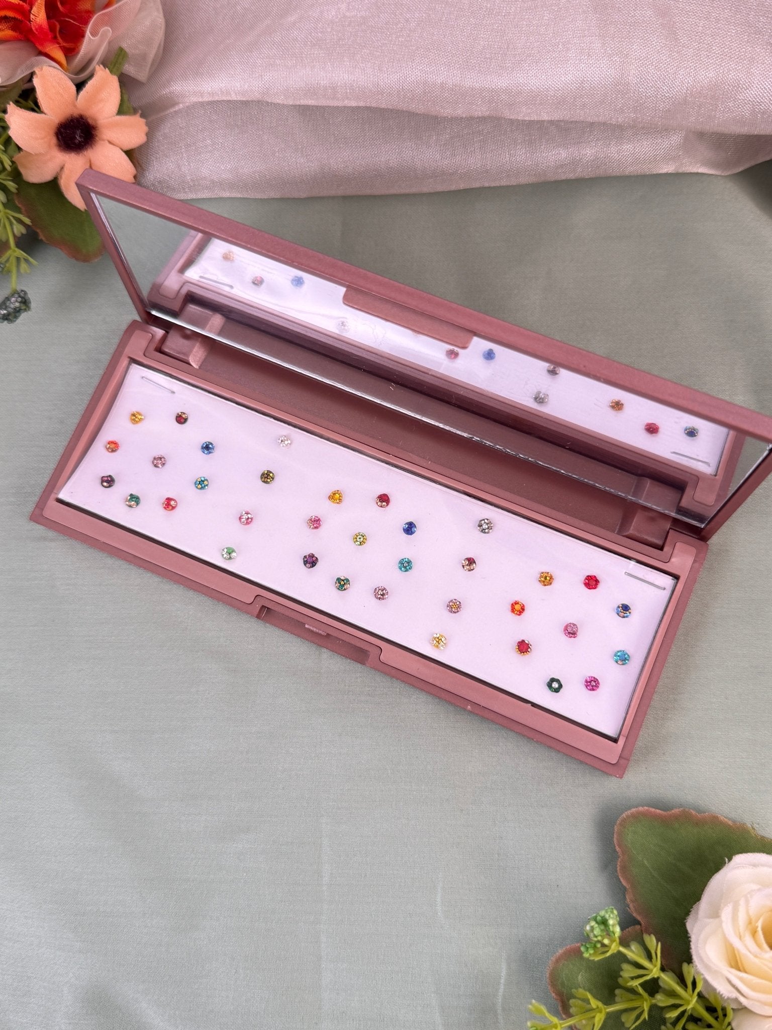 Luxurious Grand Bindi Box 676 - Mahilas