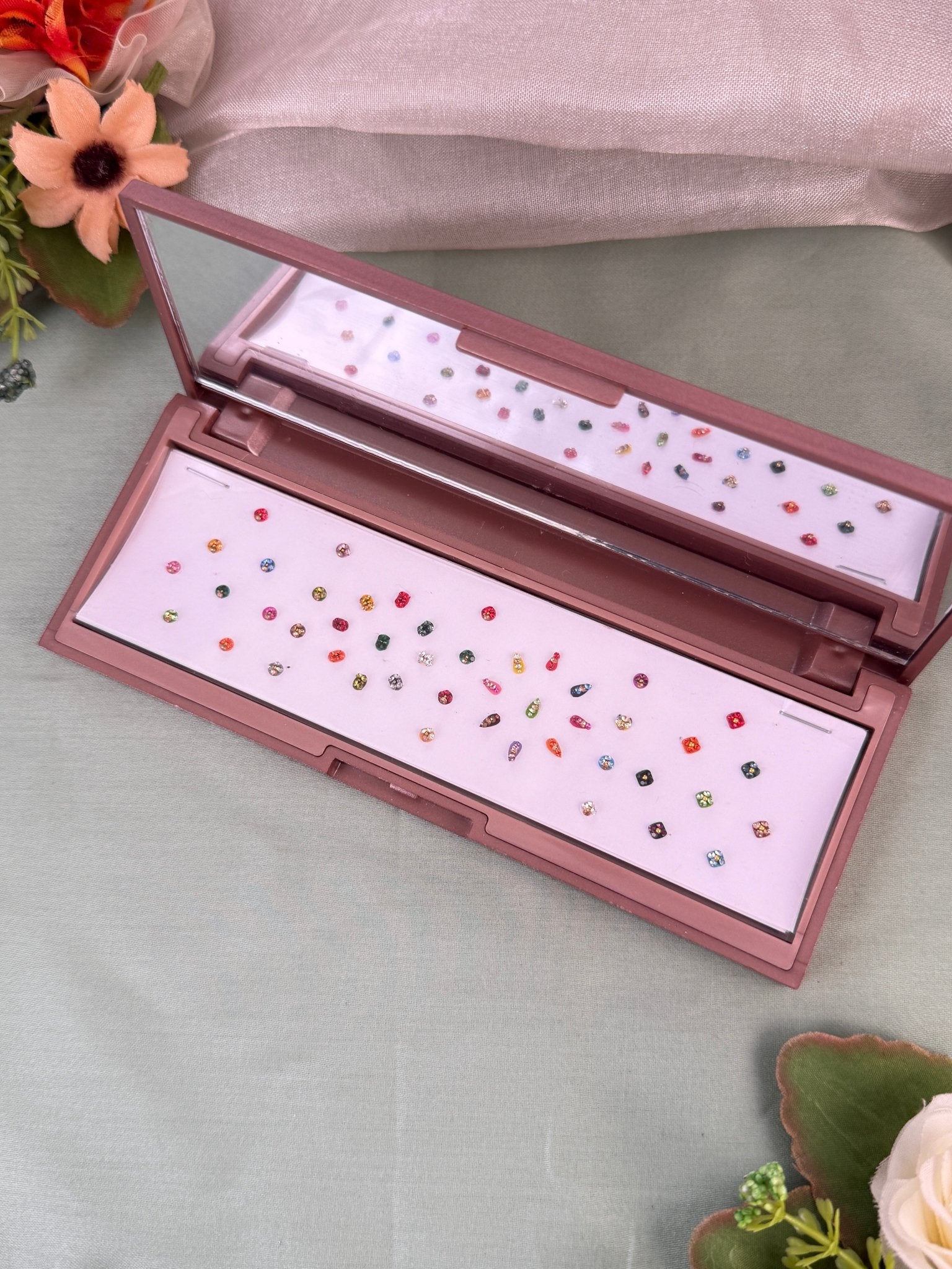 Luxurious Grand Bindi Box 677 - Mahilas