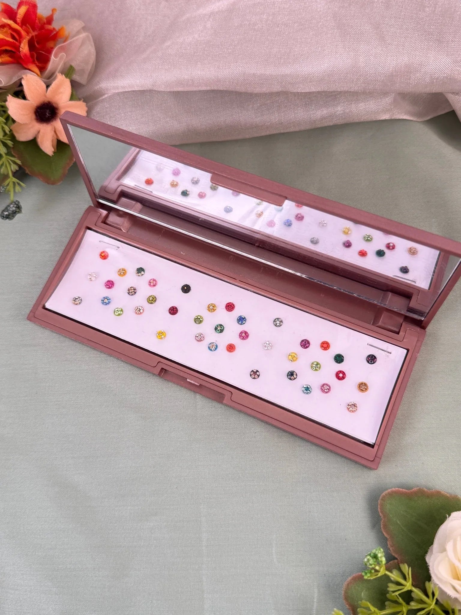 Luxurious Grand Bindi Box 686 - Mahilas