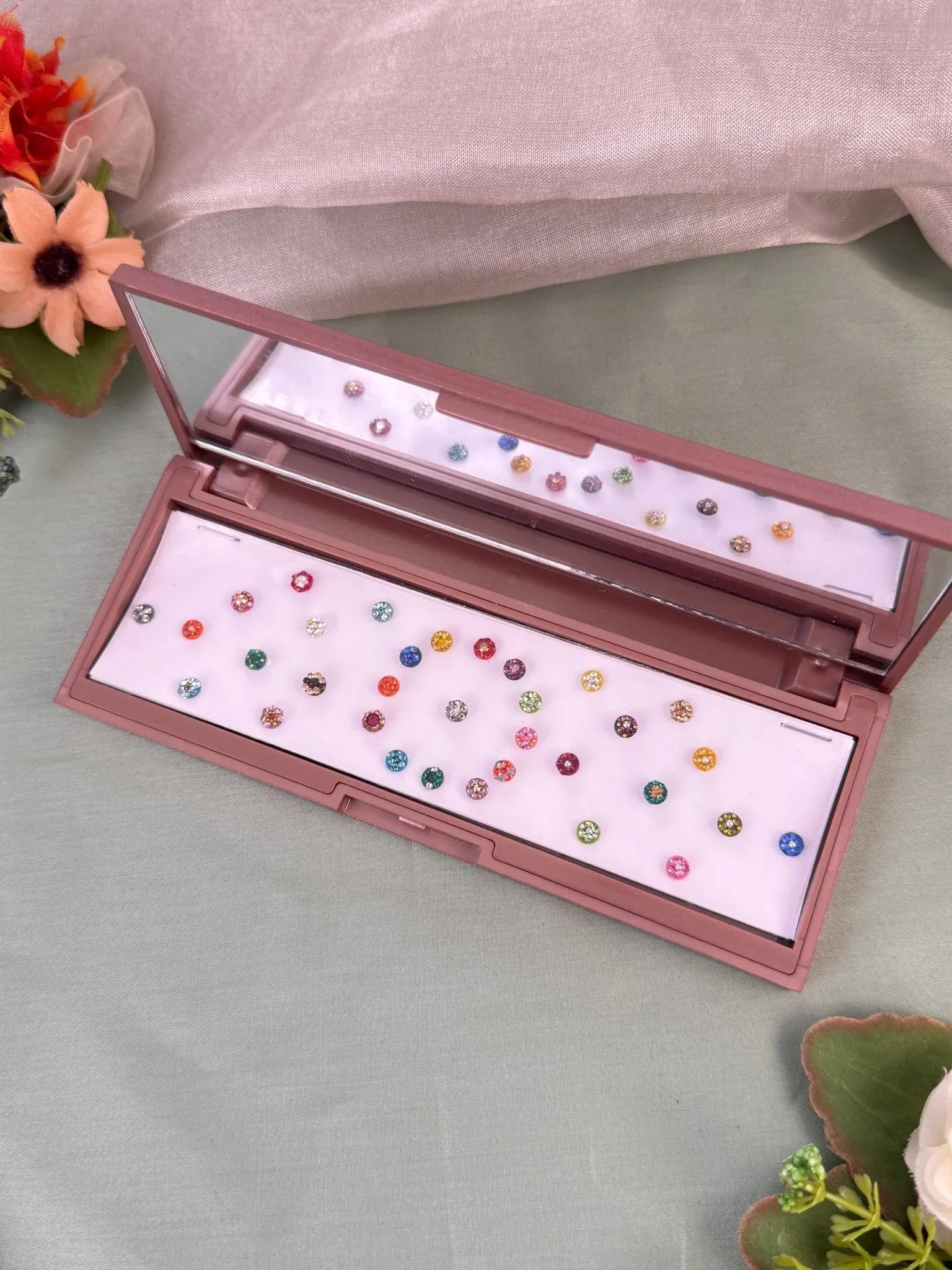 Luxurious Grand Bindi Box 687 - Mahilas