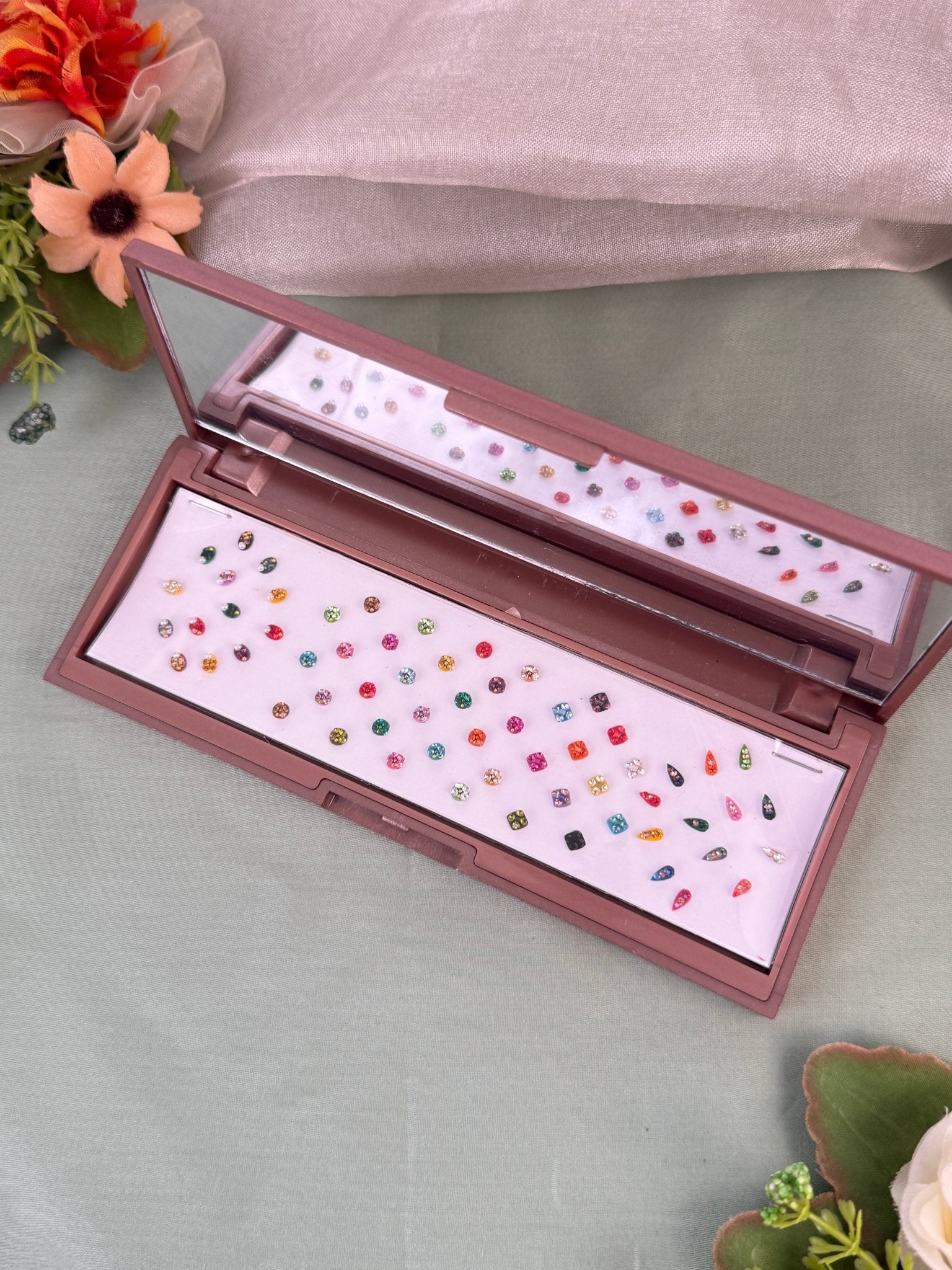 Luxurious Grand Bindi Box 692 - Mahilas