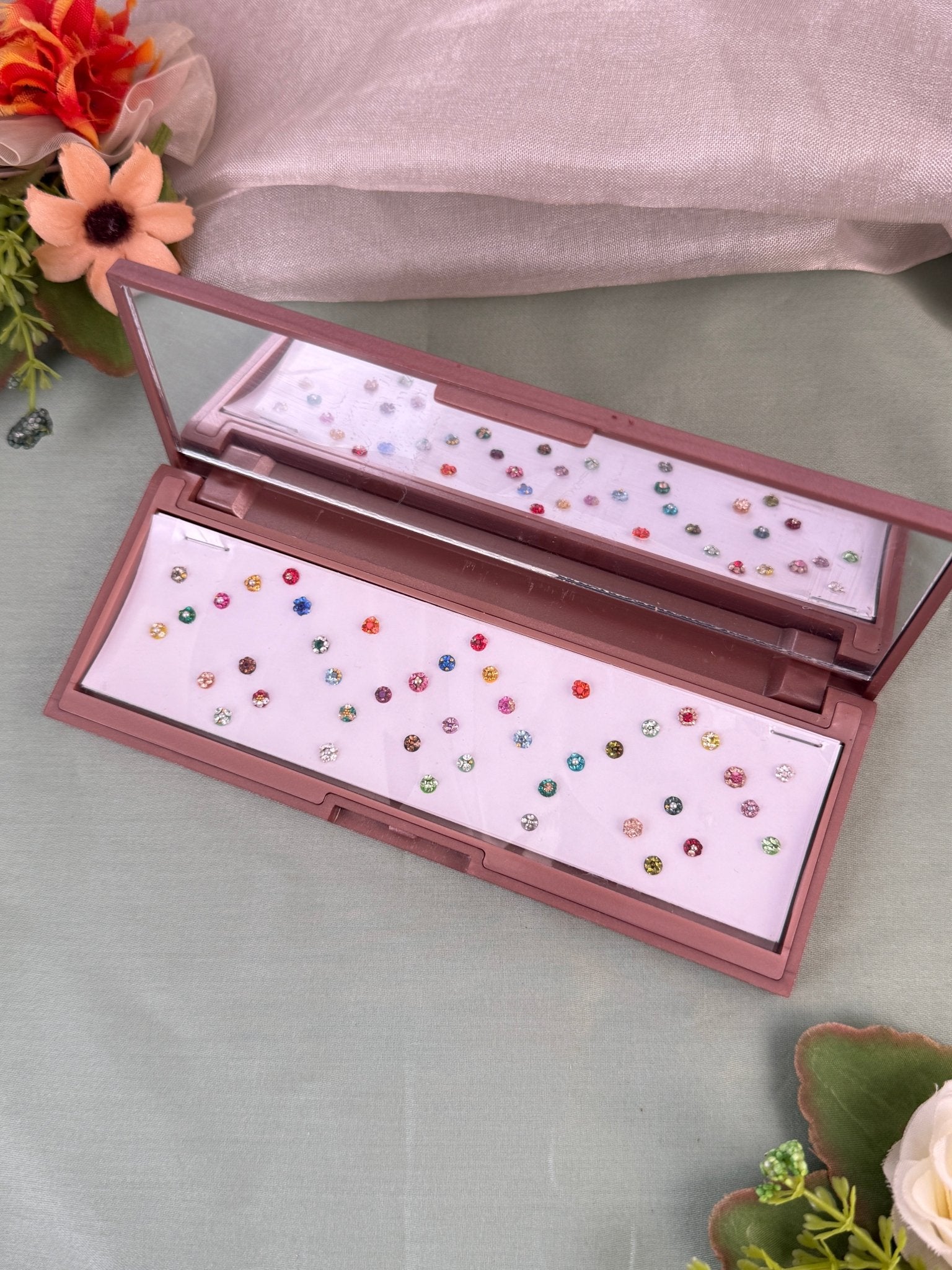 Luxurious Grand Bindi Box 694 - Mahilas