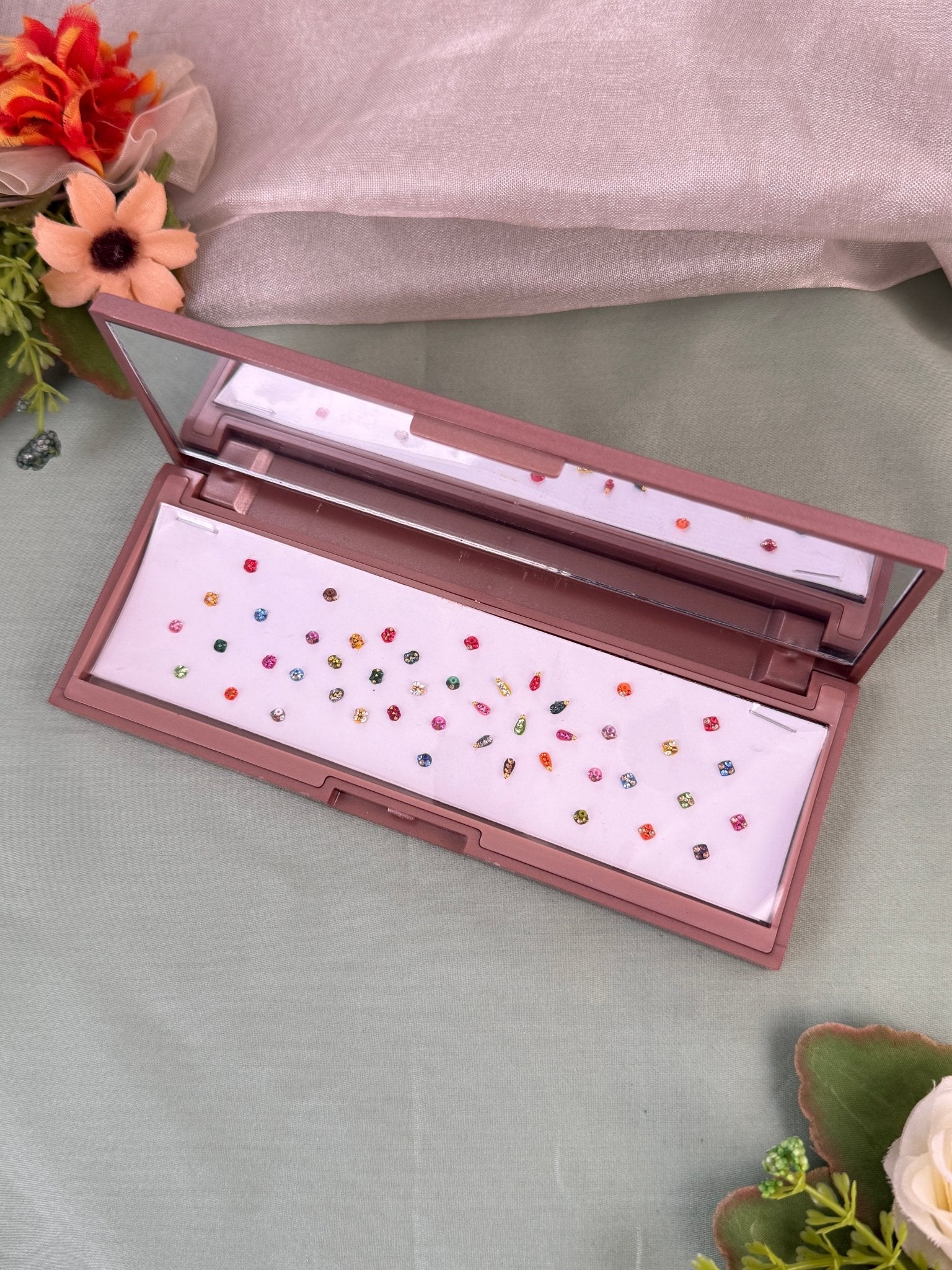 Luxurious Grand Bindi Box 697 - Mahilas