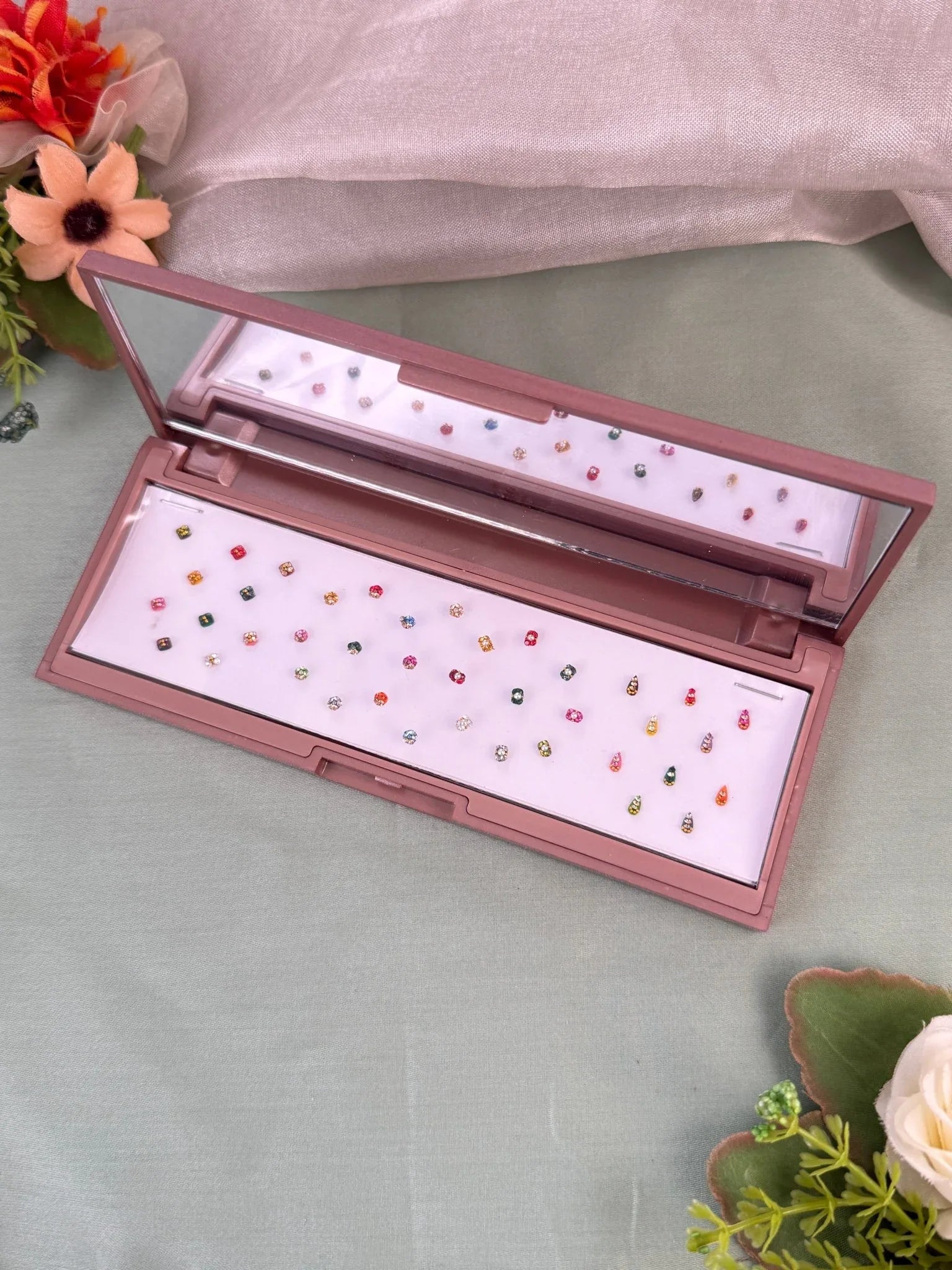 Luxurious Grand Bindi Box 700 - Mahilas