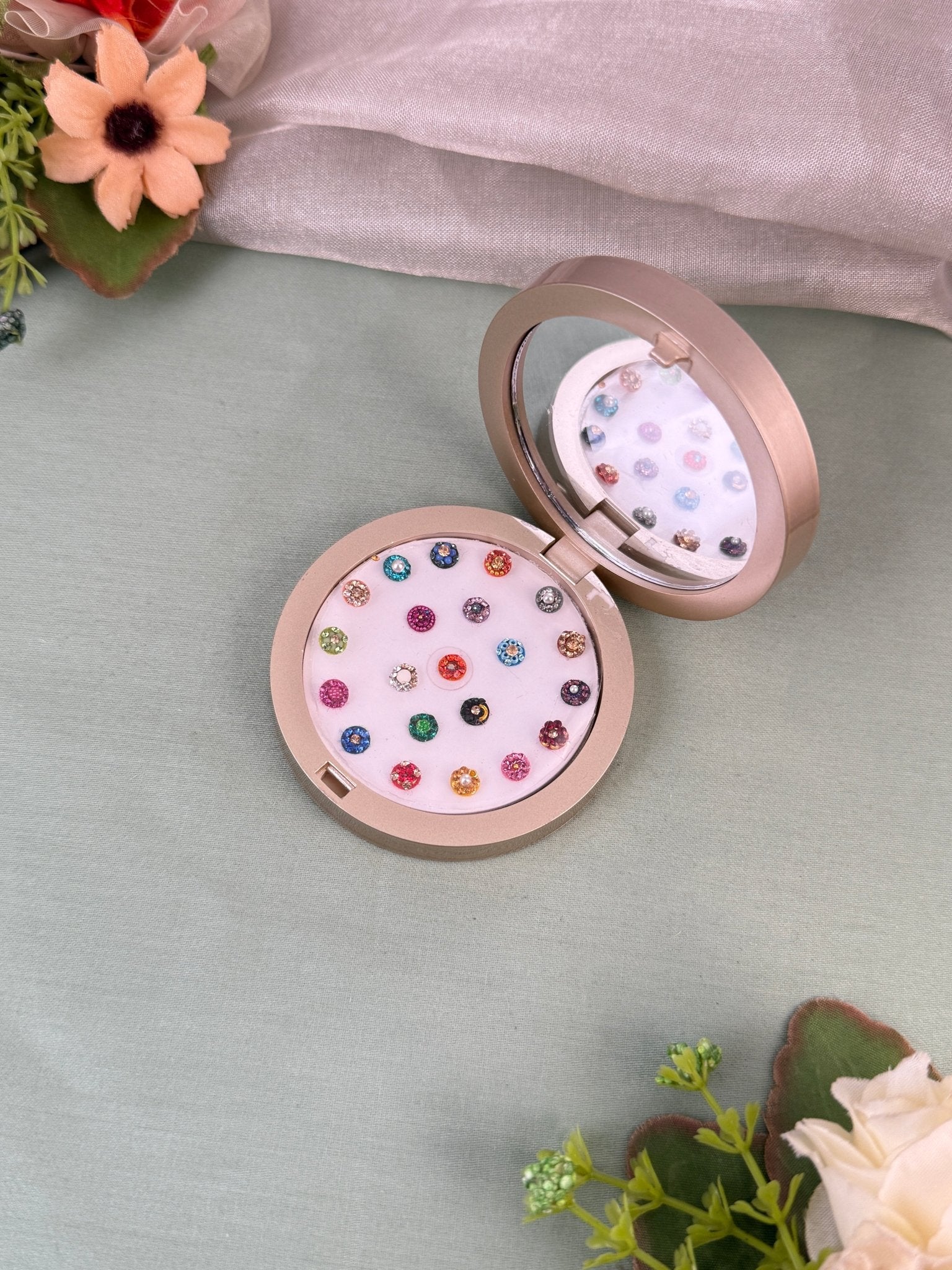 Luxurious Grand Bindi Box 722 - Mahilas