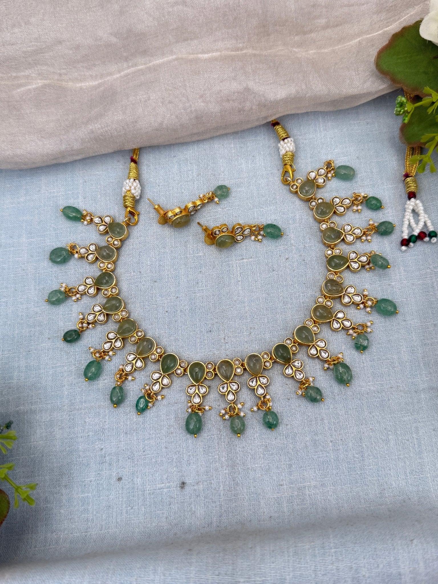 Luxurious Jadau Kundan Choker Style Necklace Set 588 - Mahilas