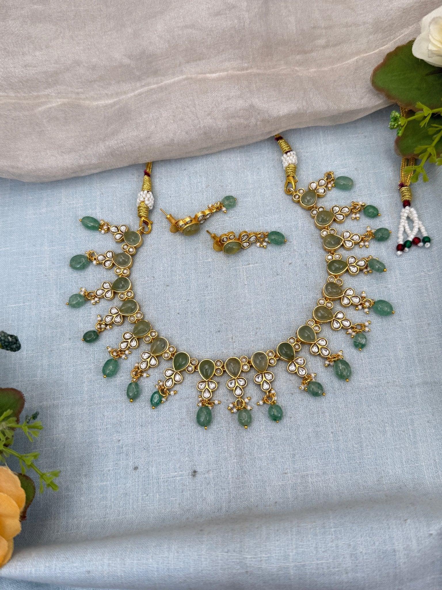 Luxurious Jadau Kundan Choker Style Necklace Set 588 - Mahilas