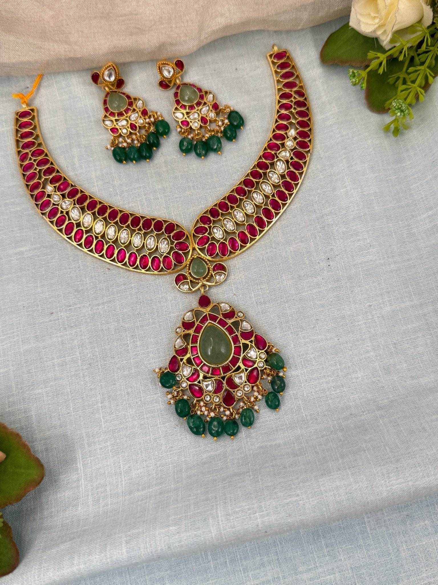 Luxurious Jadau Kundan Hasli Style Short Necklace Set 613 - Mahilas