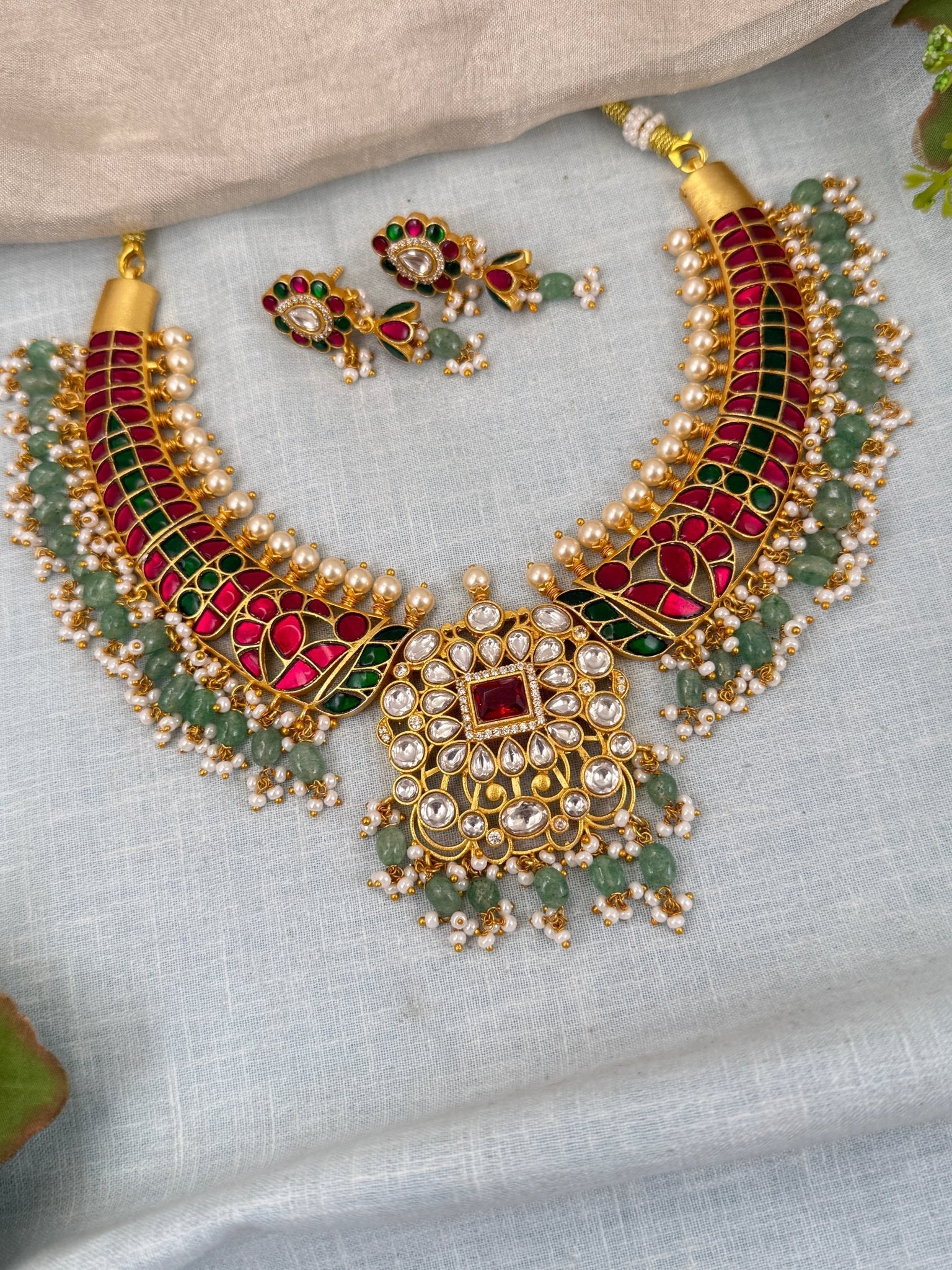 Luxurious Jadau Kundan Hasli Style Short Necklace Set 625 - Mahilas