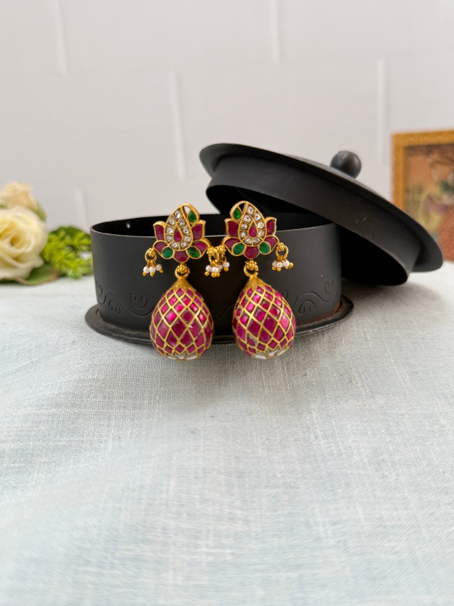 Luxurious Jadau Kundan Jhumka Earrings 0599 - Mahilas