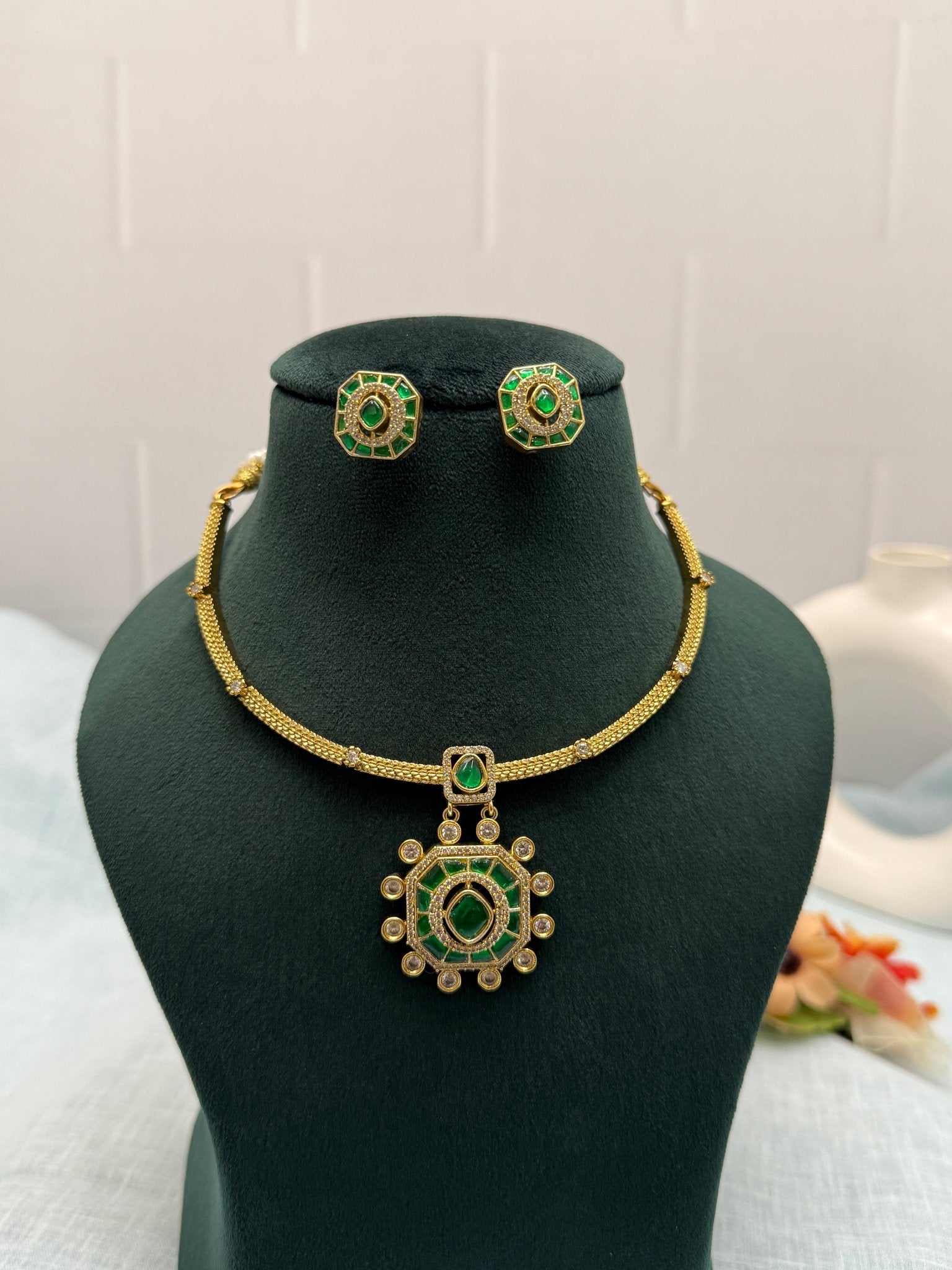 Luxurious Jadau Kundan Pendant Necklace Set 434 - Mahilas