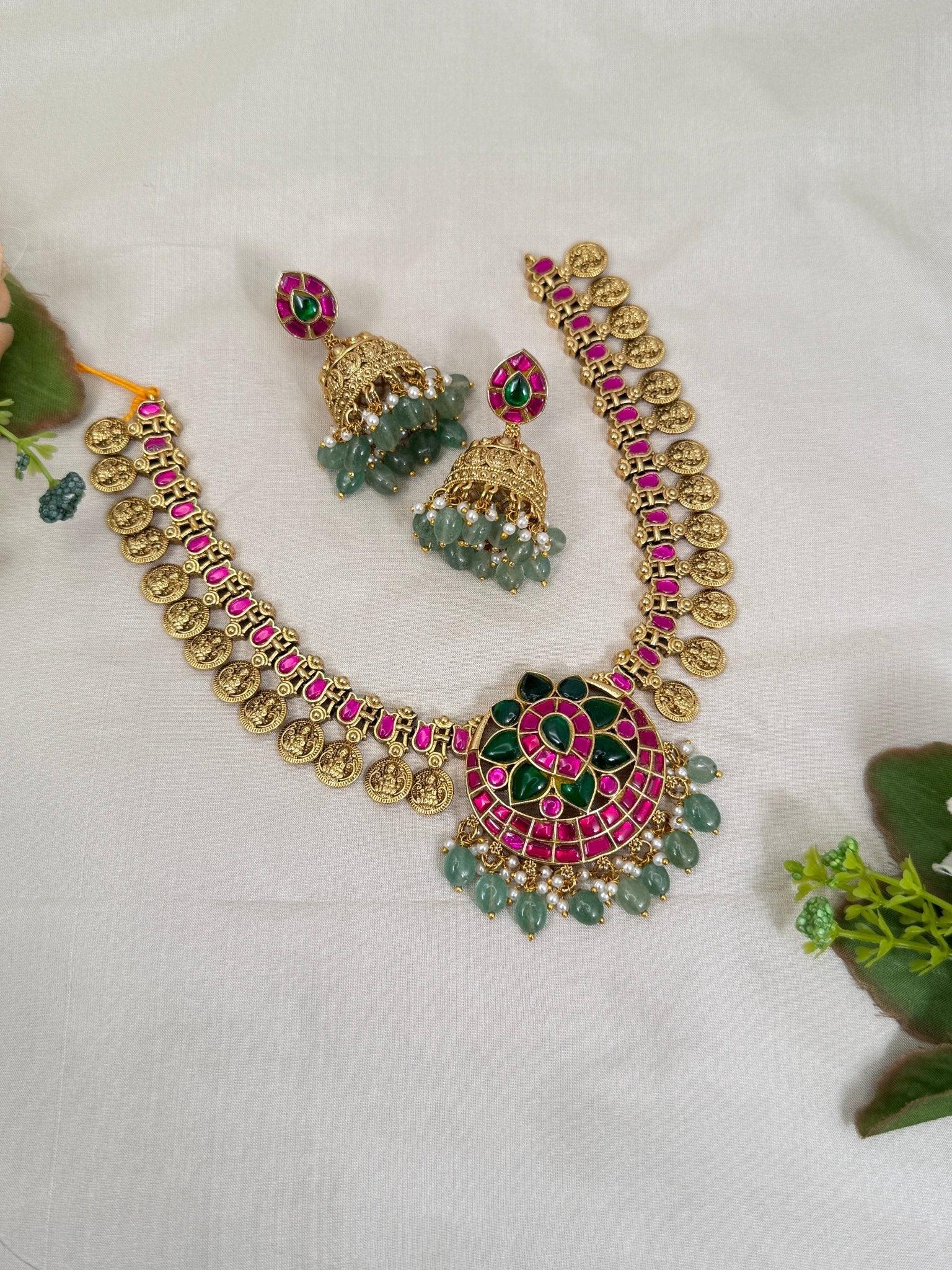 Luxurious Jadau Kundan Short Necklace Set 550 - Mahilas