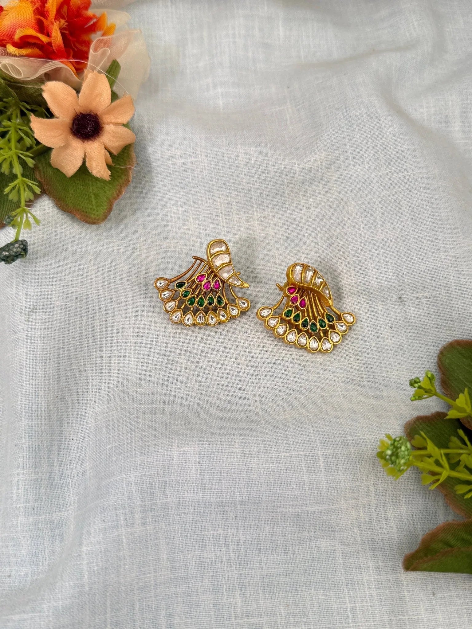 Luxurious Jadau Kundan Stud Earrings 0470 - Mahilas