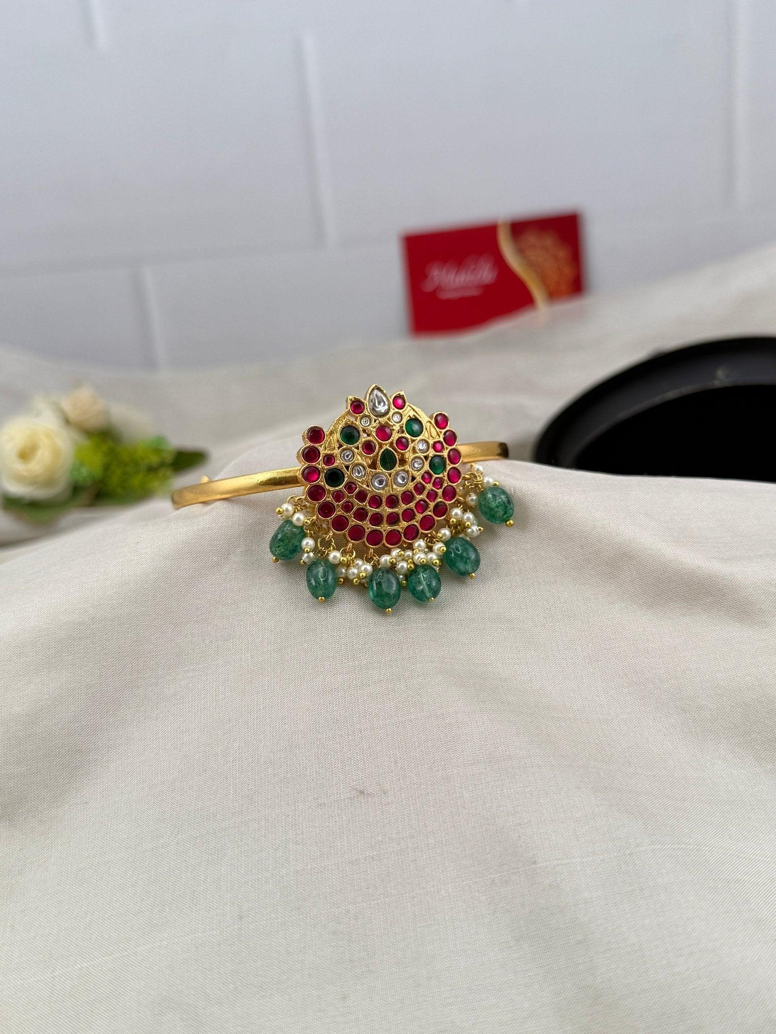 Luxurious Jadau Kundan Vanki Bajubandh 4117 - Mahilas