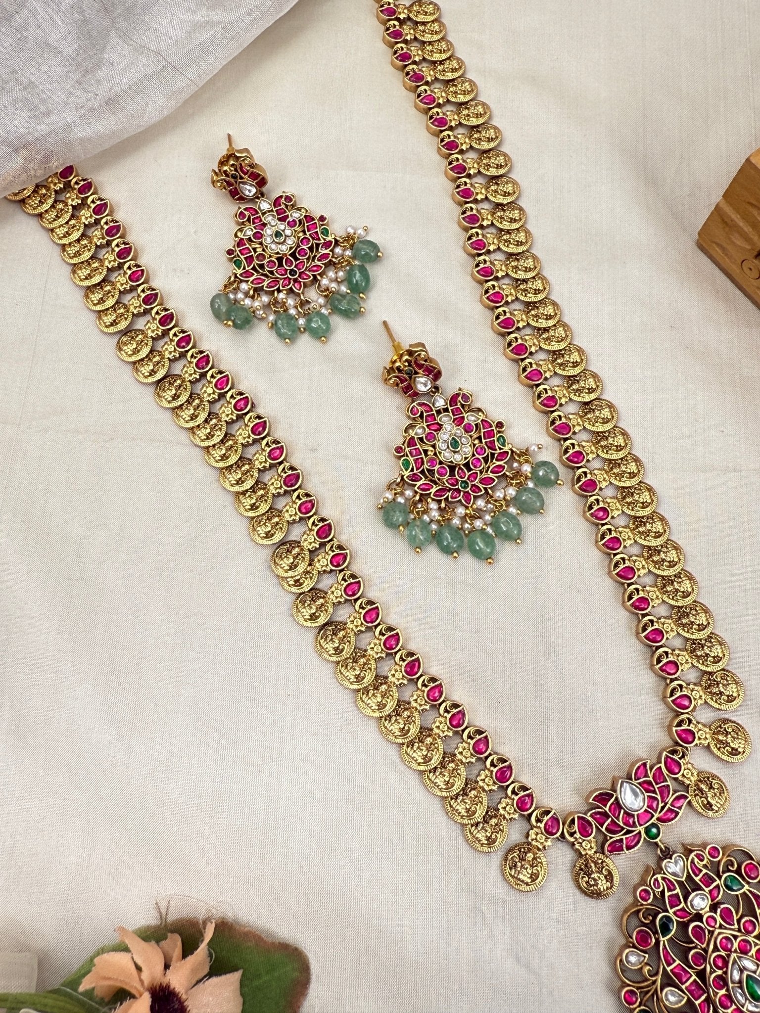 Luxurious Jadau Pendant Kaasu Long Necklace Set 752 - Mahilas