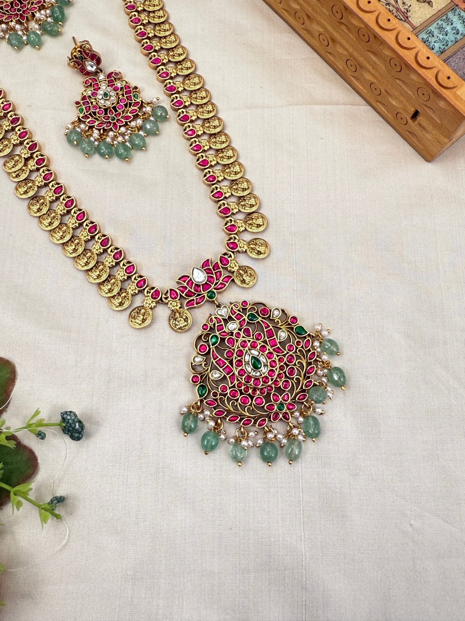 Luxurious Jadau Pendant Kaasu Long Necklace Set 752 - Mahilas