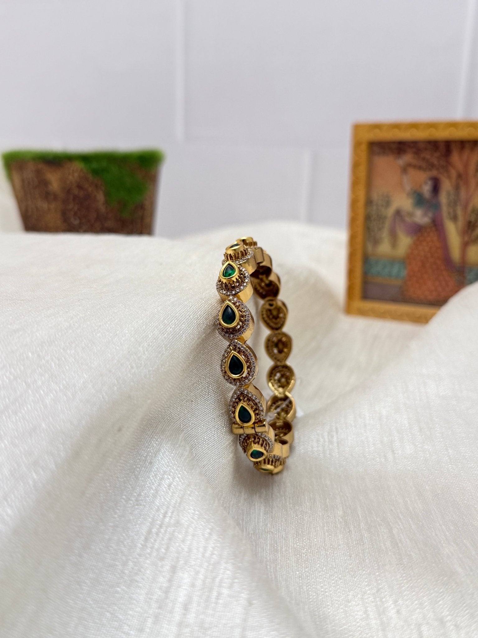 Luxurious Kundan Kada Bangle 1085 - Green - Mahilas