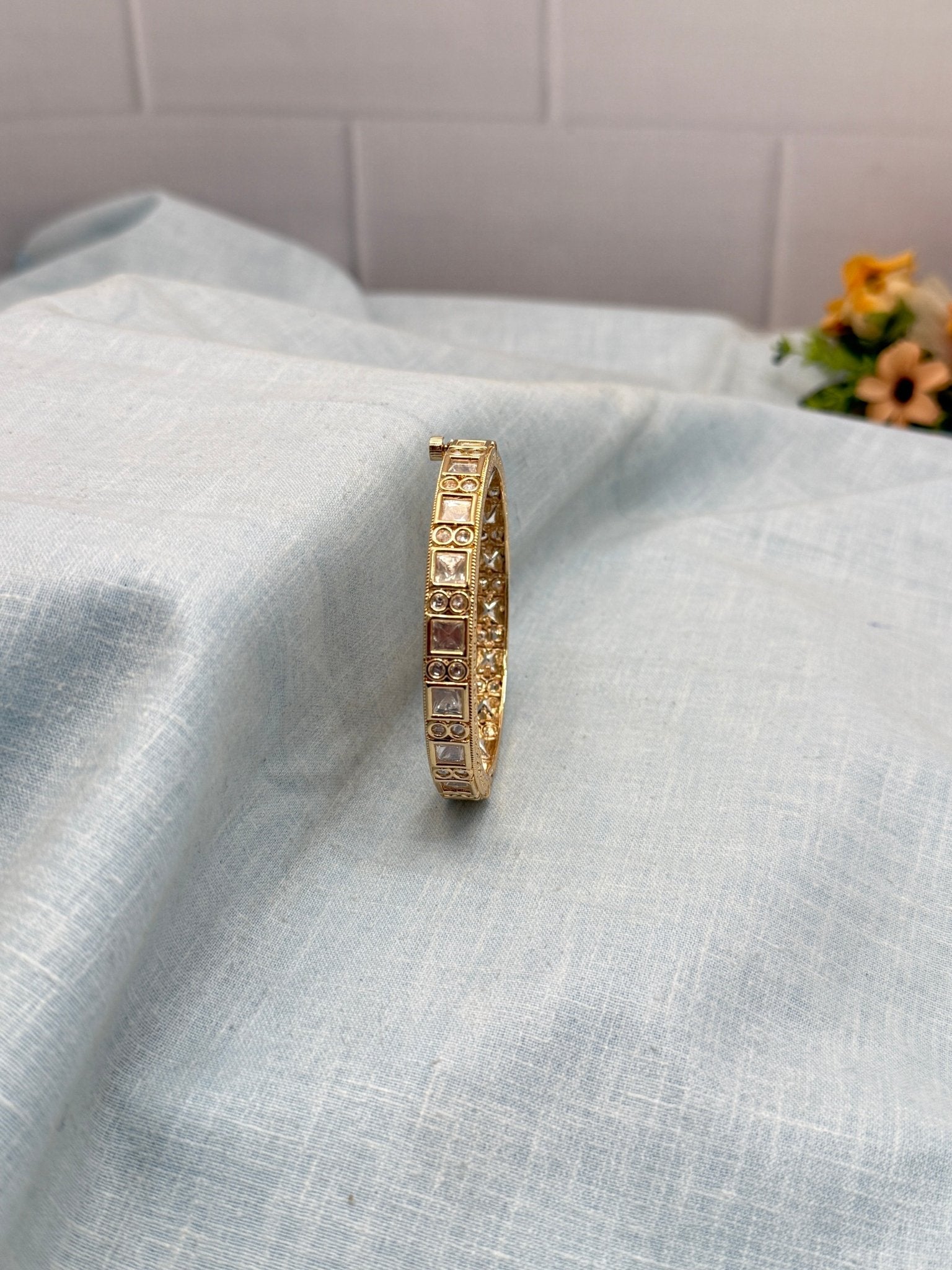 Luxurious Kundan Kada Bangle 1131 - Mahilas