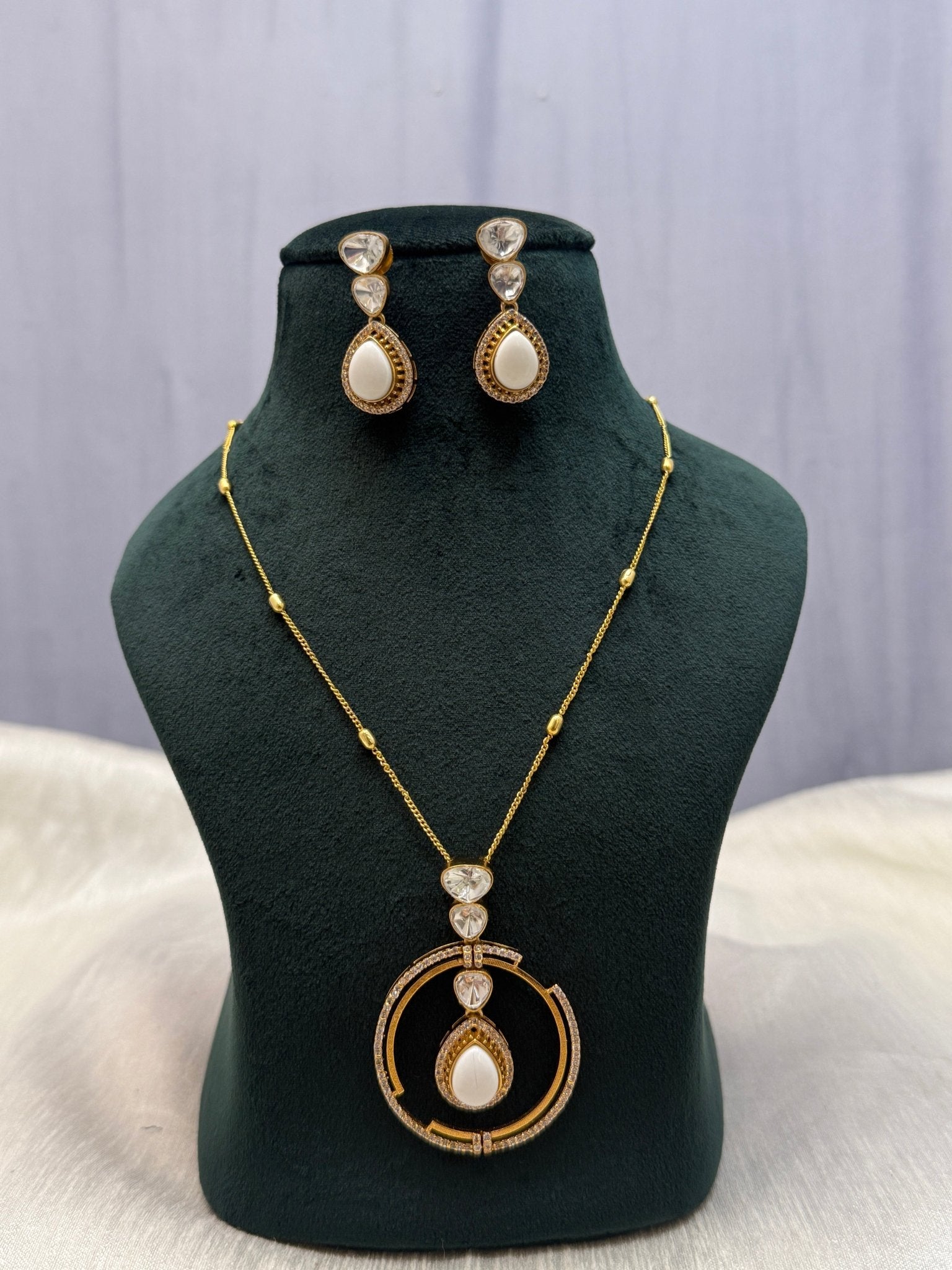 Luxurious Kundan Necklace Set 1145 - Mahilas