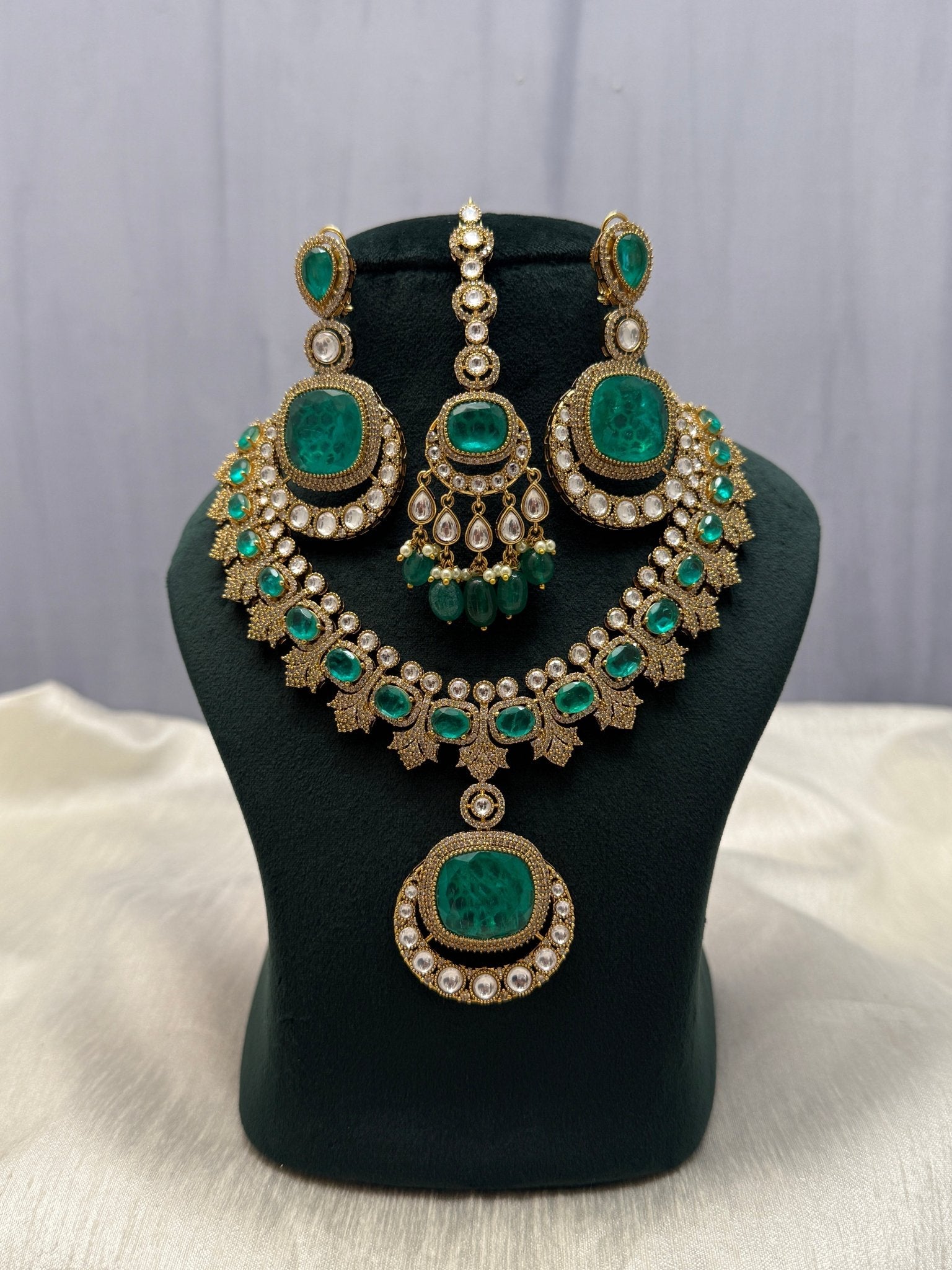 Luxurious Kundan Necklace Set 1161 - Mahilas