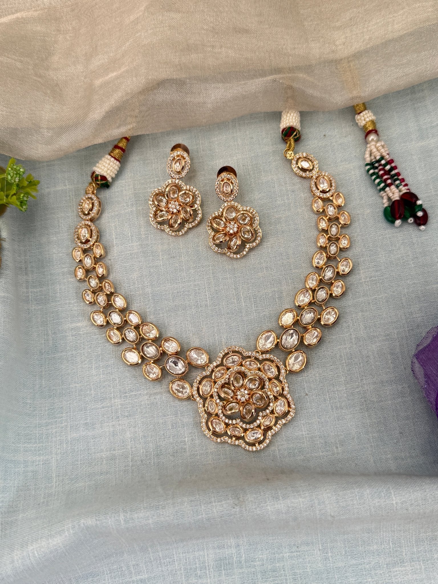 Luxurious Kundan Short Necklace Set 0711 - Mahilas