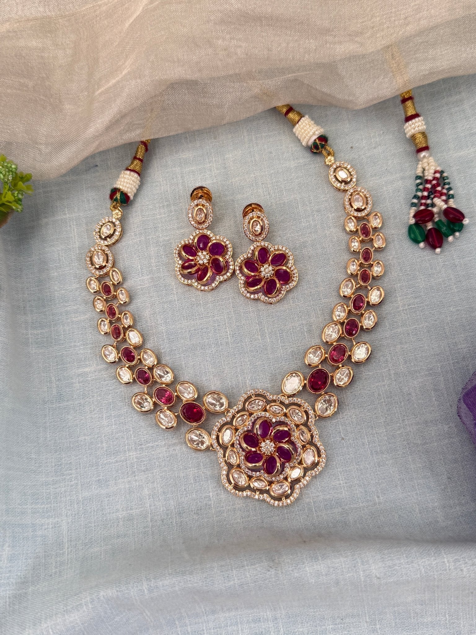 Luxurious Kundan Short Necklace Set 0712 - Mahilas