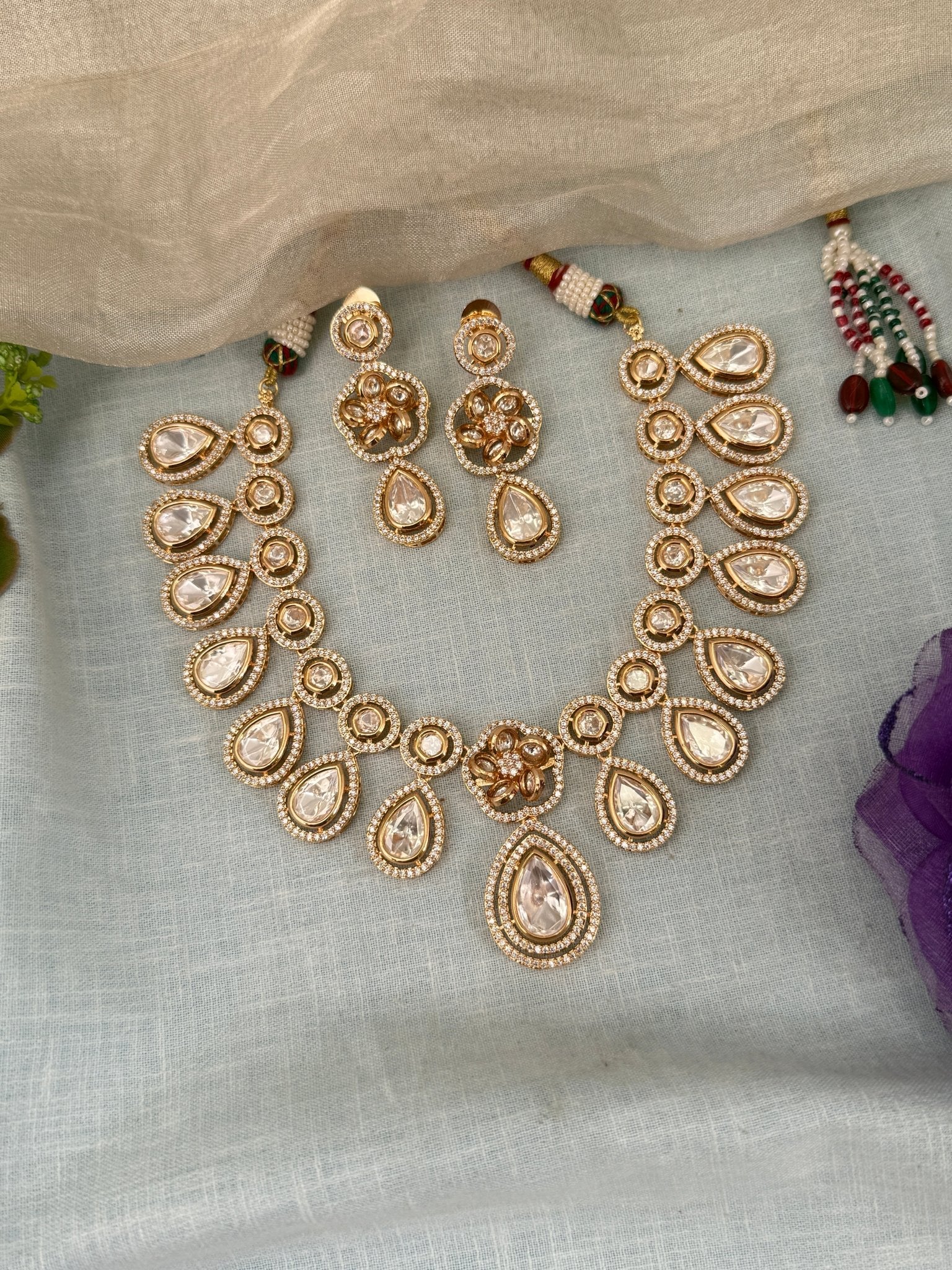 Luxurious Kundan Short Necklace Set 0713 - Mahilas