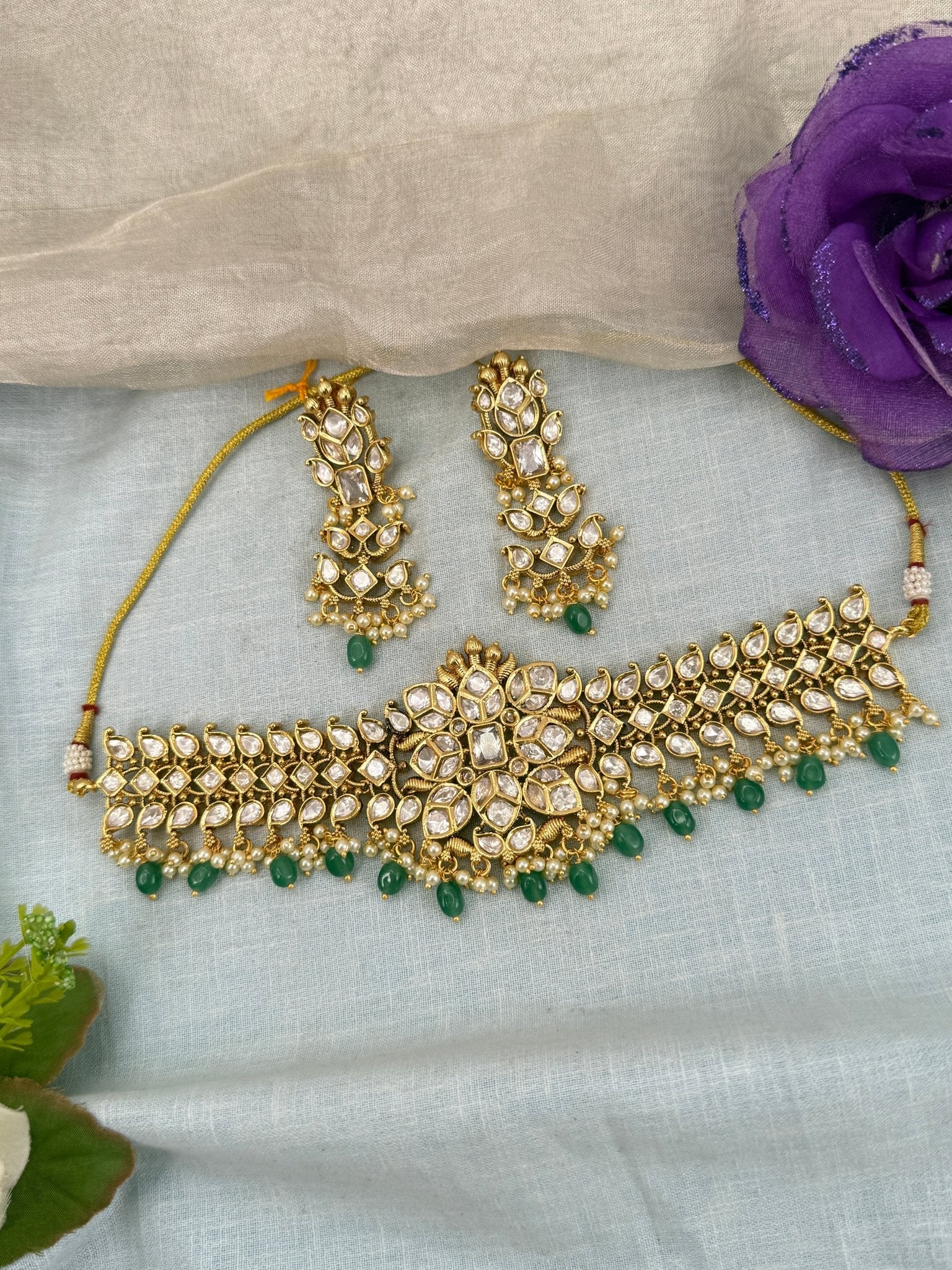 Luxurious Kundan Short Necklace Set 0718 - Mahilas