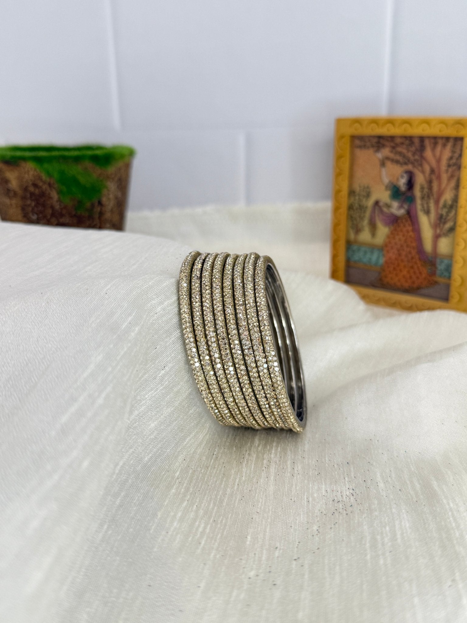 Luxurious Metal Bangle Design 005 (24 Colours) - Mahilas