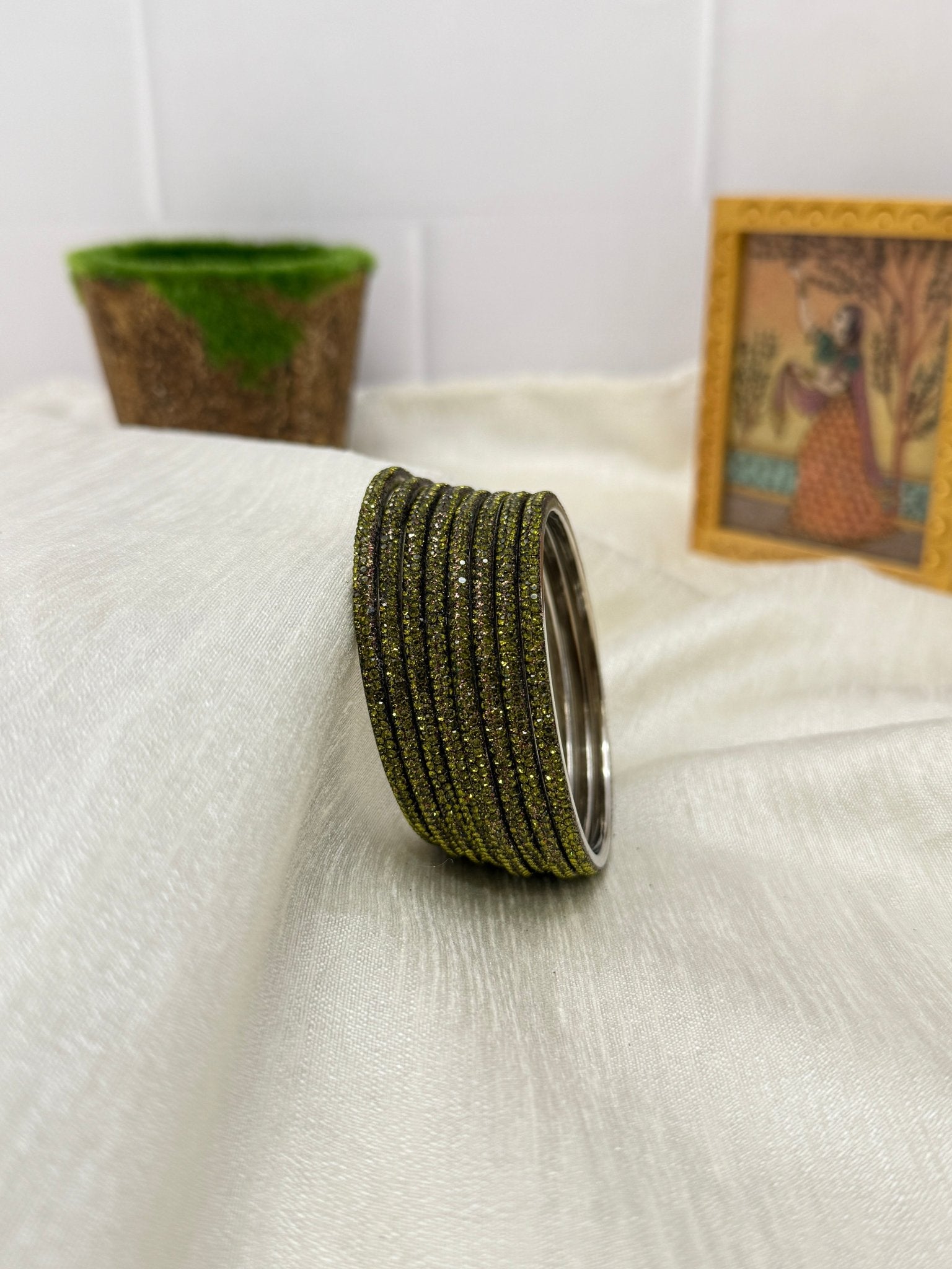 Luxurious Metal Bangle Design 005 (24 Colours) - Mahilas