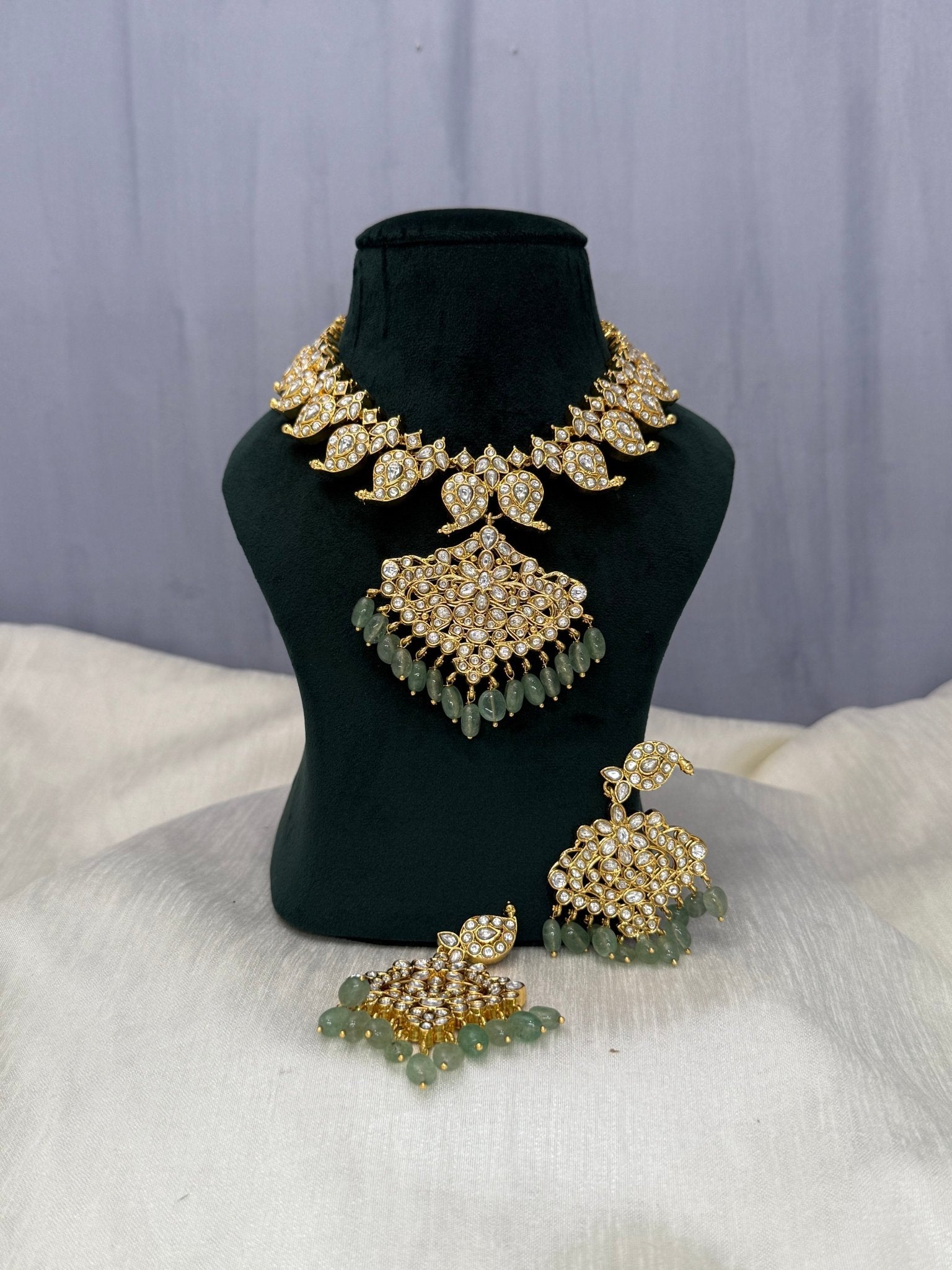 Luxurious Reversible Bridal Mango Jadau Kundan Short Necklace 319 - Mahilas