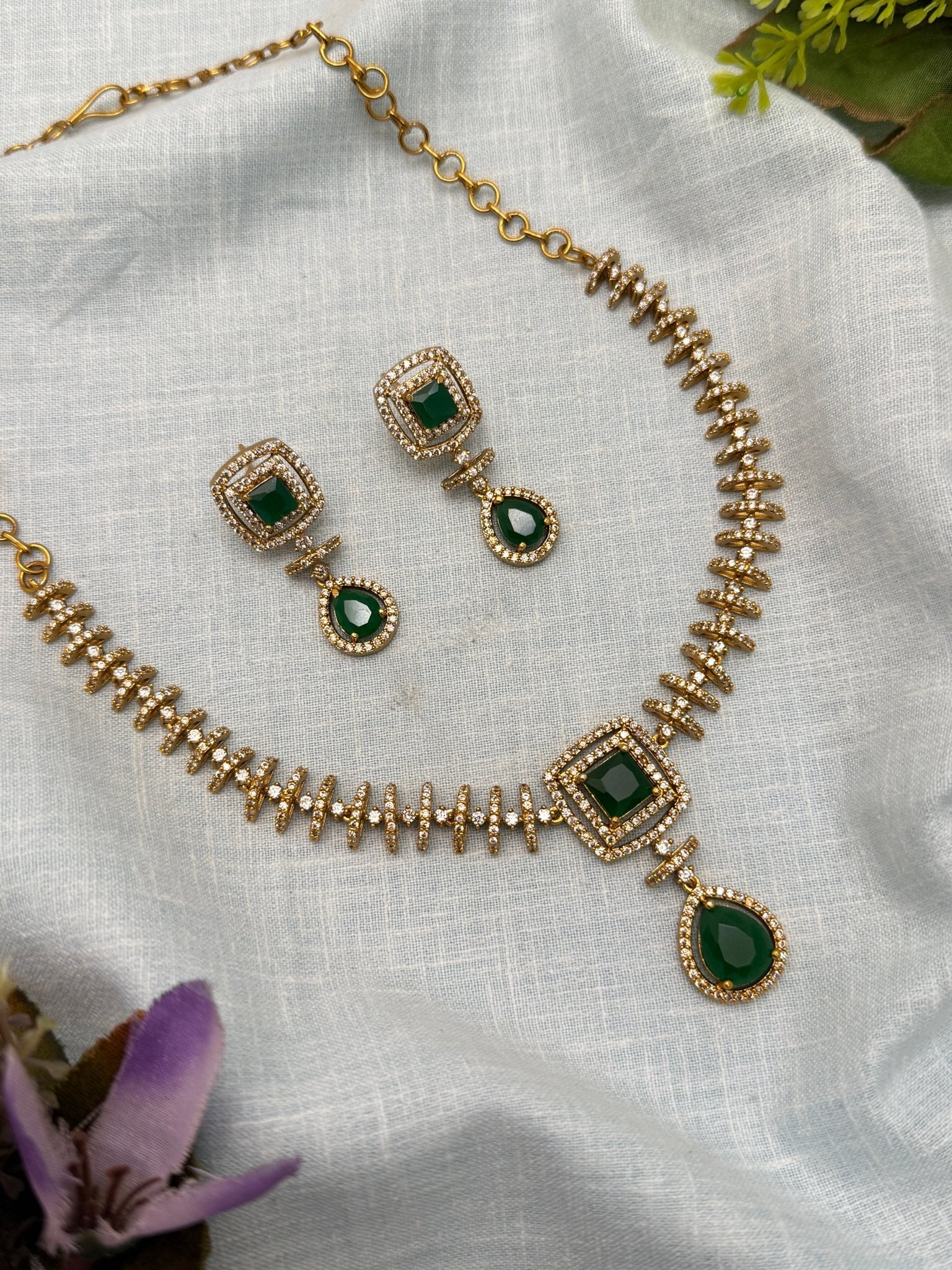 Luxurious Stone Necklace Set 648 - Mahilas