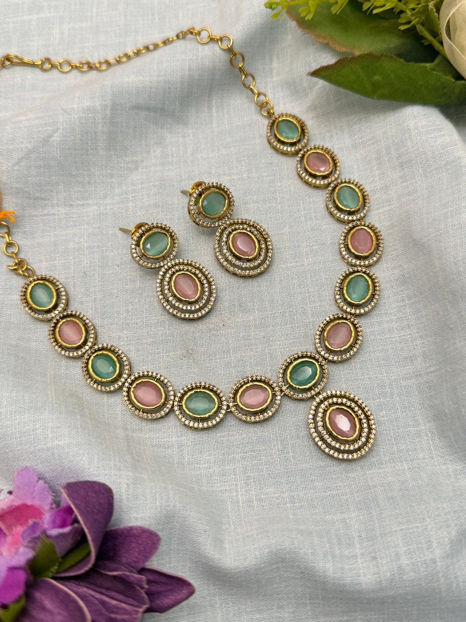 Luxurious Stone Necklace Set 651 - Mahilas