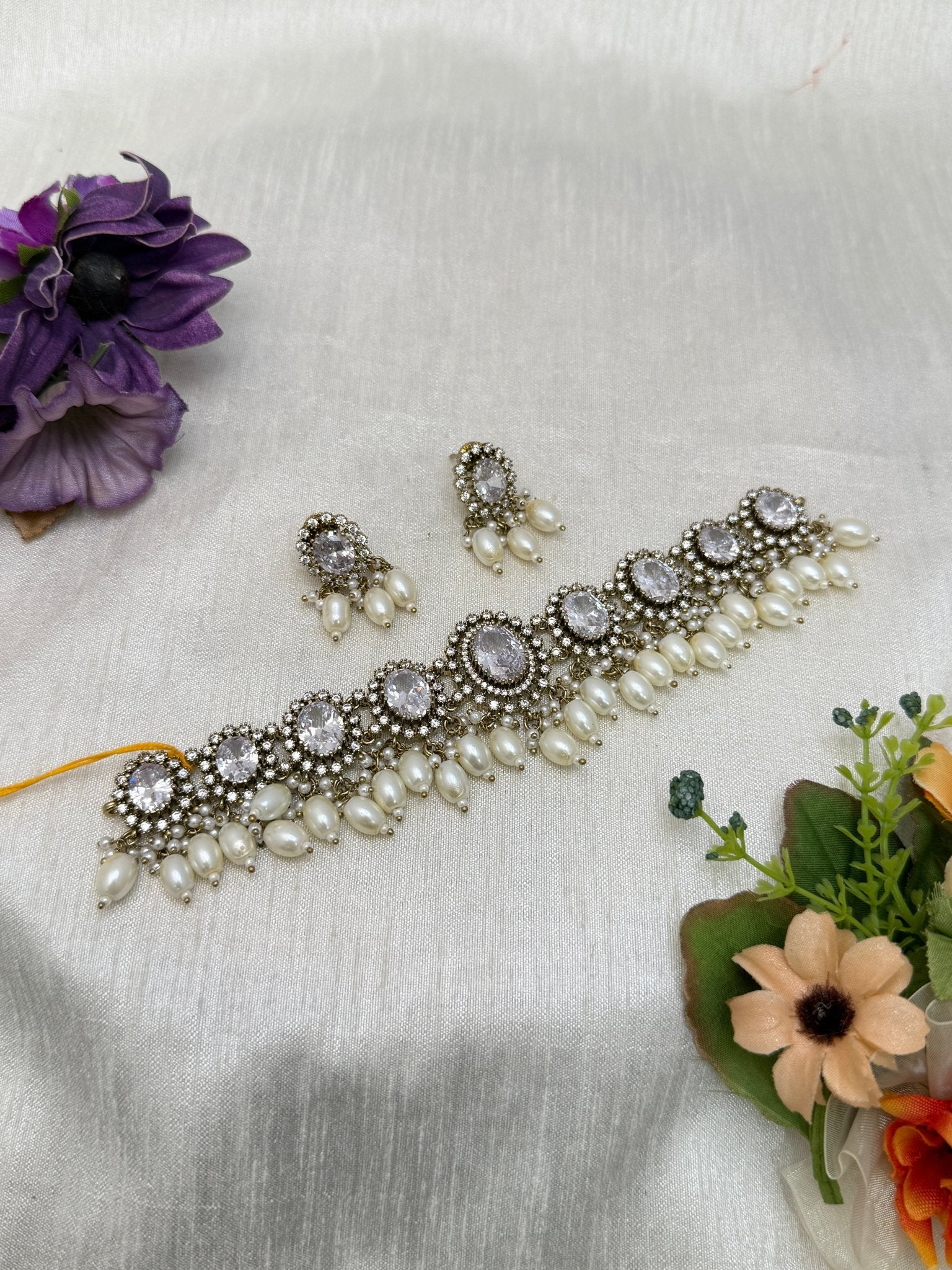 Luxurious Victorian Choker Necklace 1097 - 5 Color Options - Mahilas