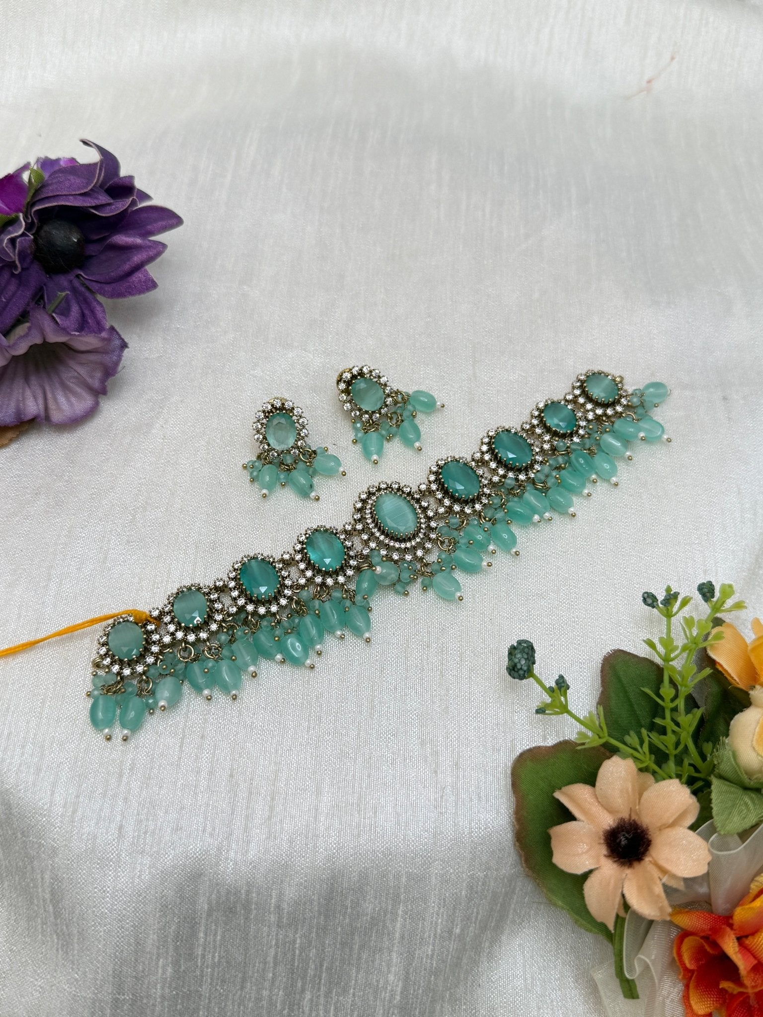 Luxurious Victorian Choker Necklace 1097 - 5 Color Options - Mahilas