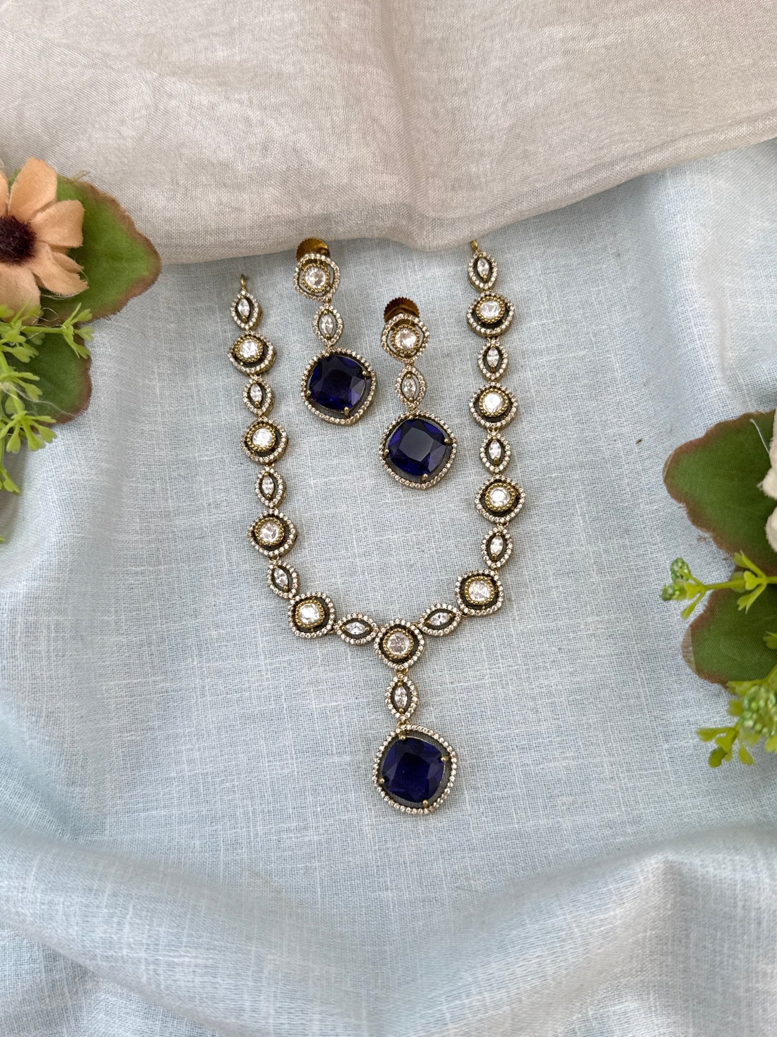 Luxurious Victorian Kundan Stone Pendant Short Necklace Set 764 - Mahilas