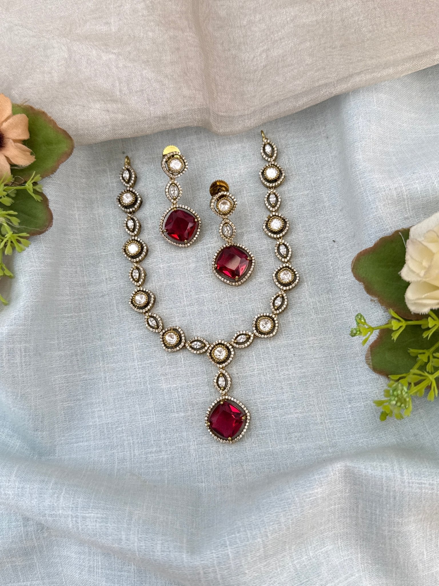 Luxurious Victorian Kundan Stone Pendant Short Necklace Set 766 - Mahilas