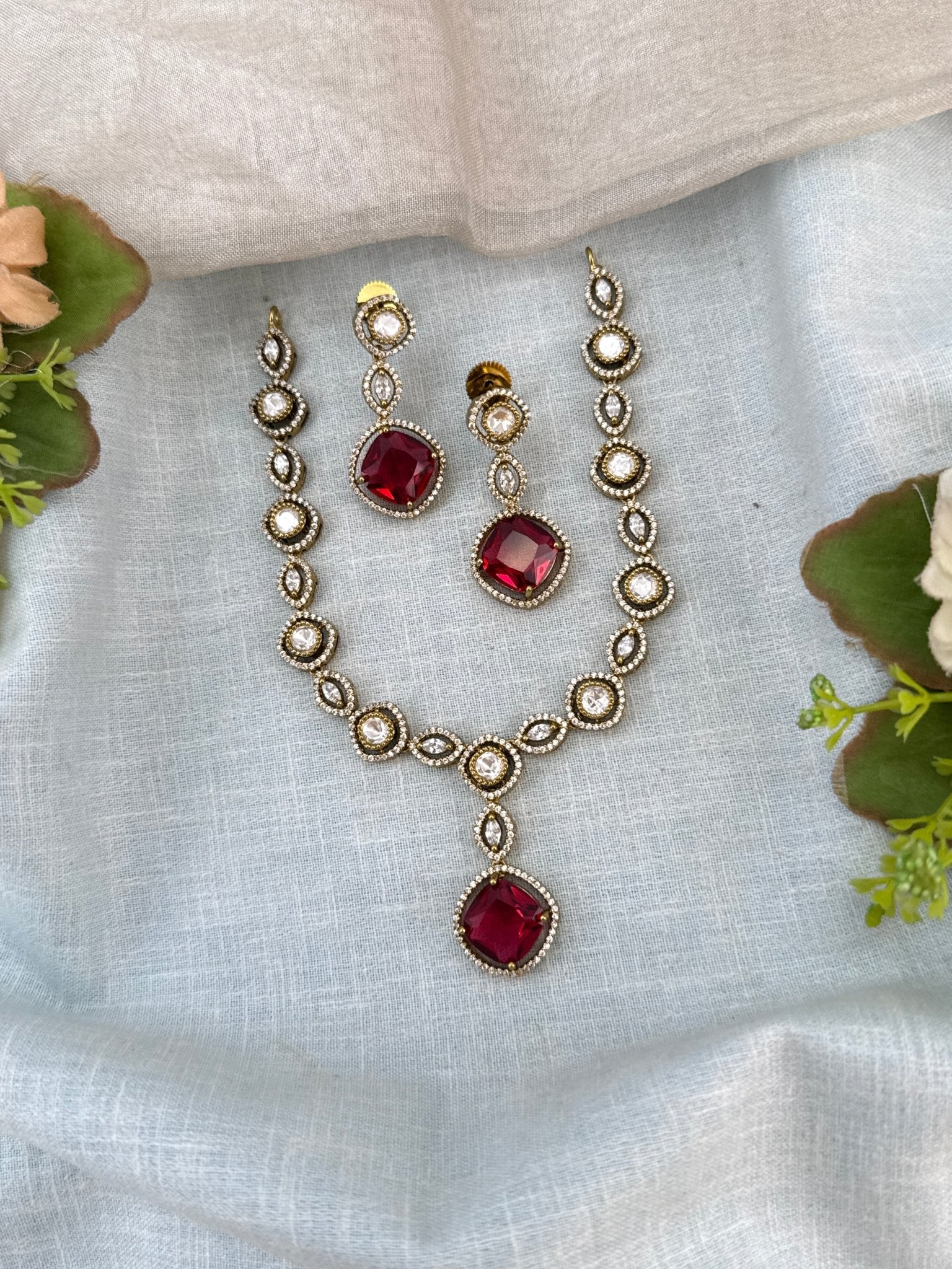 Luxurious Victorian Kundan Stone Pendant Short Necklace Set 766 - Mahilas