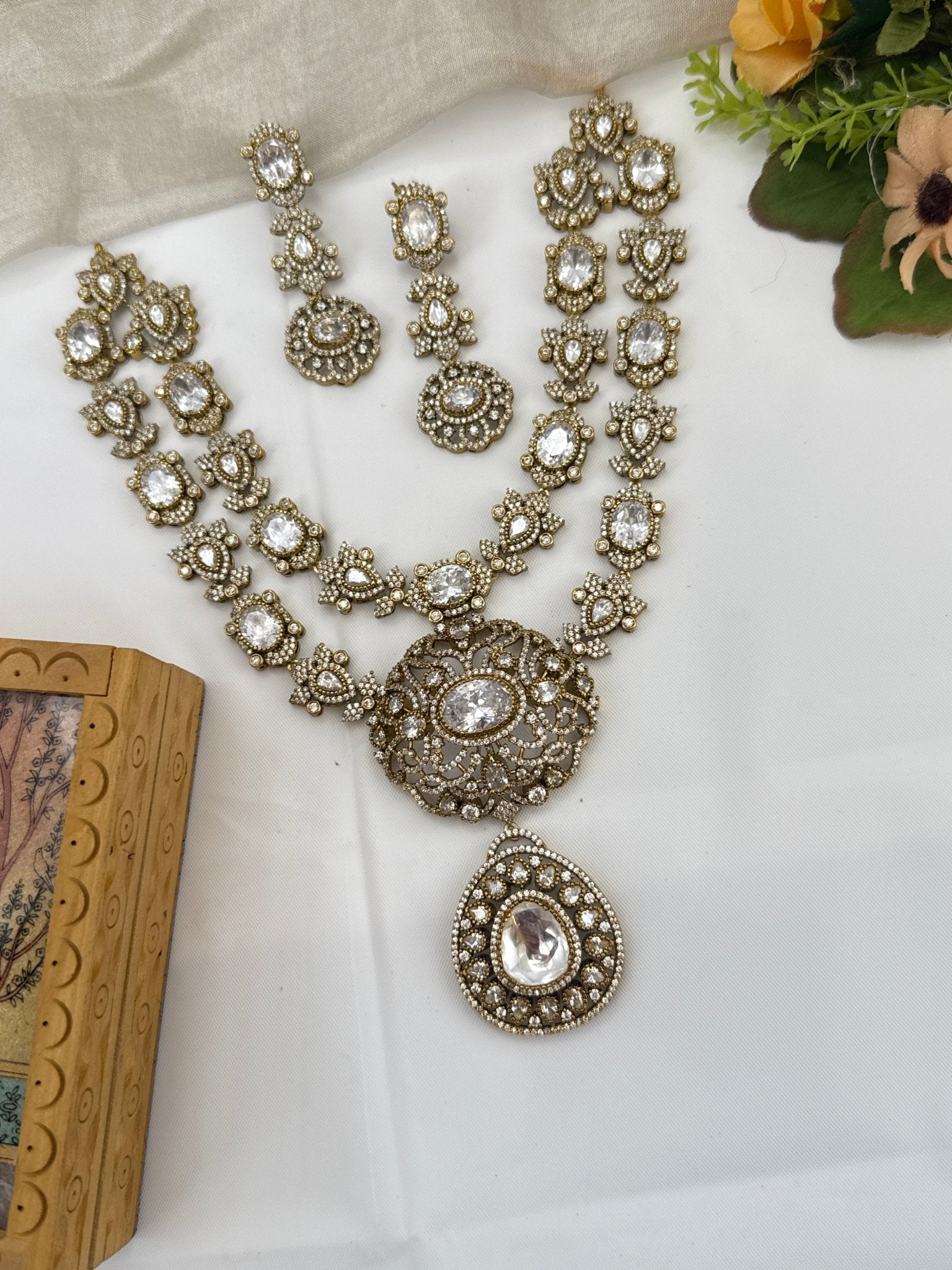 Luxurious Victorian Layer Short Necklace Set 731 - Mahilas