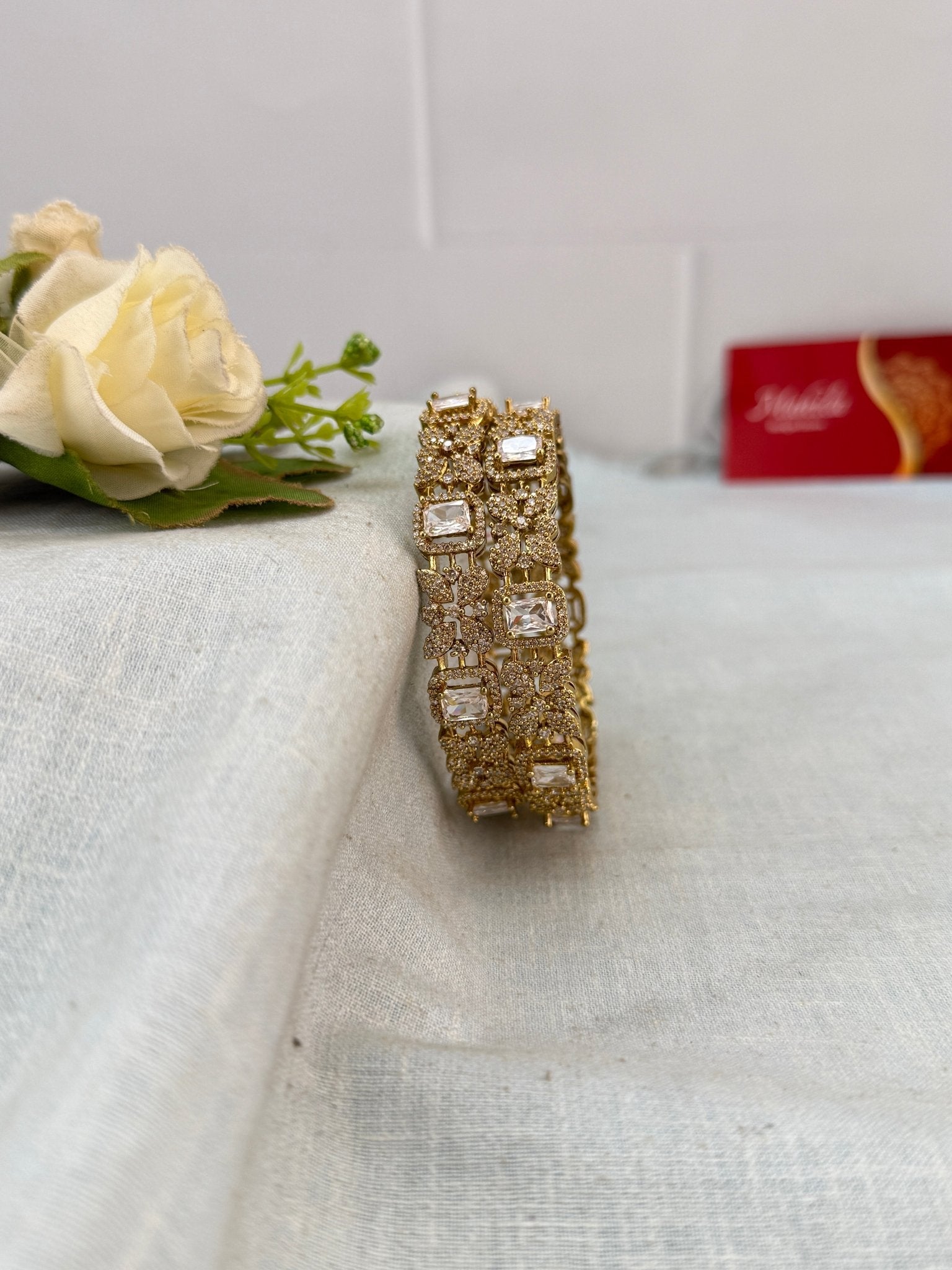 Luxurious Victorian Stone Bangles 7071 - Mahilas