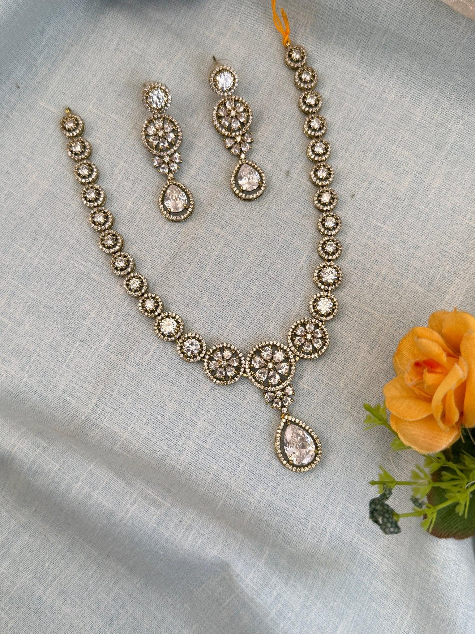 Luxurious Victorian Stone Short Necklace Set 472 - Mahilas